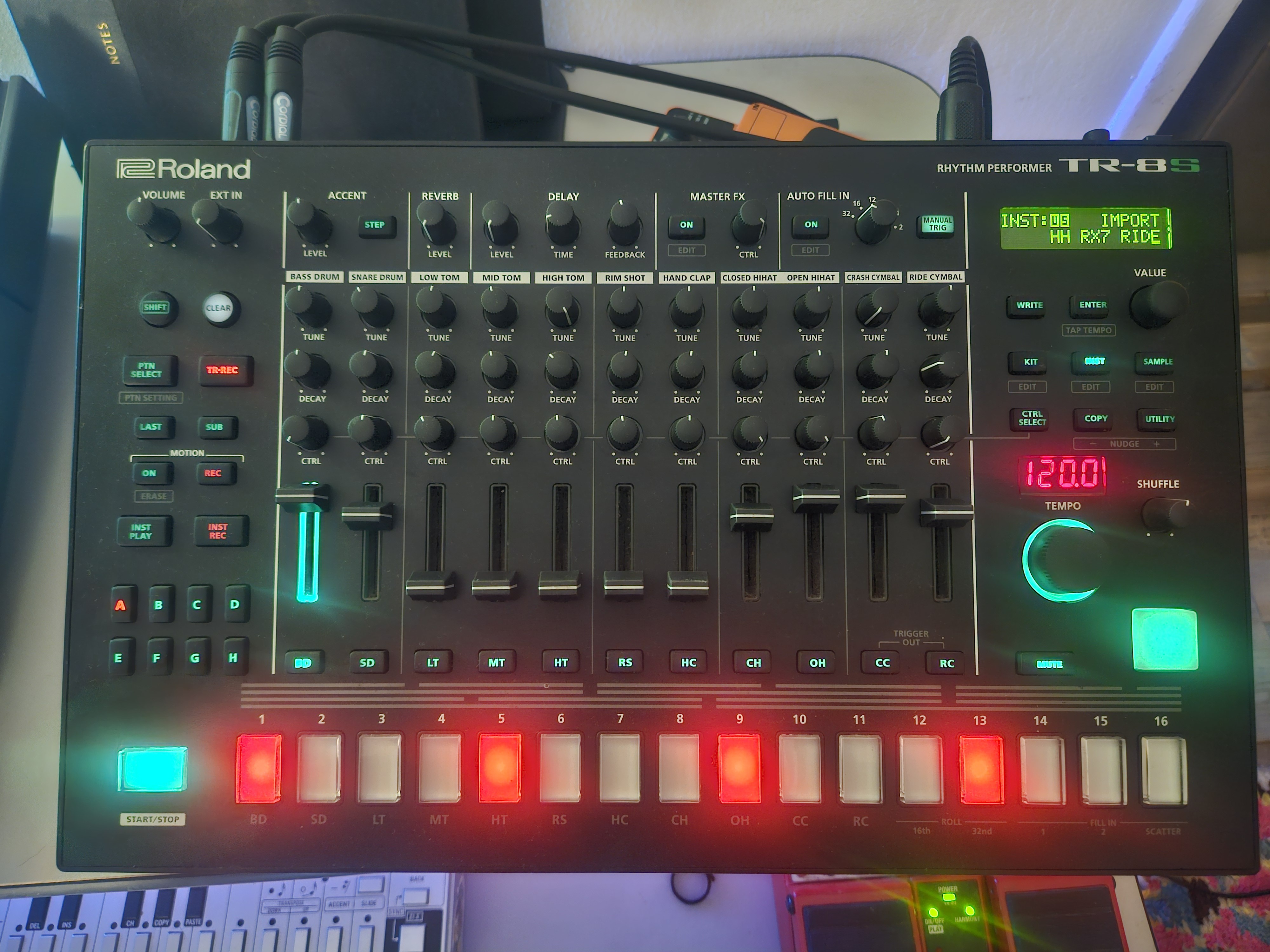 Vends TR8-S (échange possible)