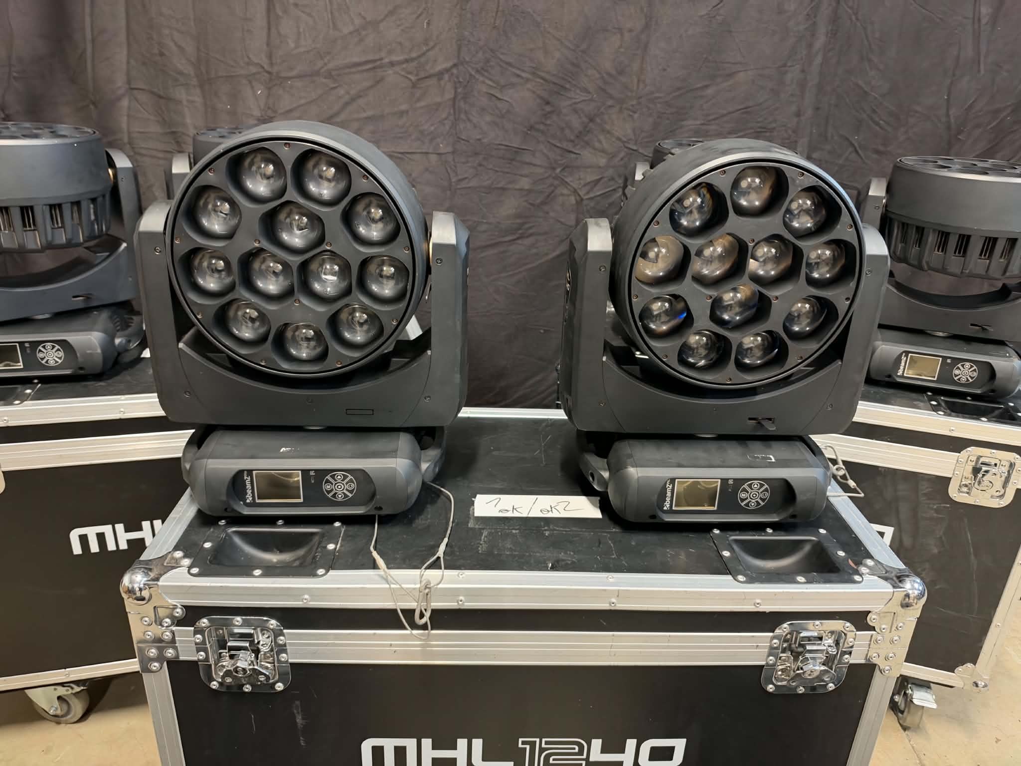 Lyre Wash BeamZ Pro MHL1240 – 12 × 40 W RGBW – Zoom
