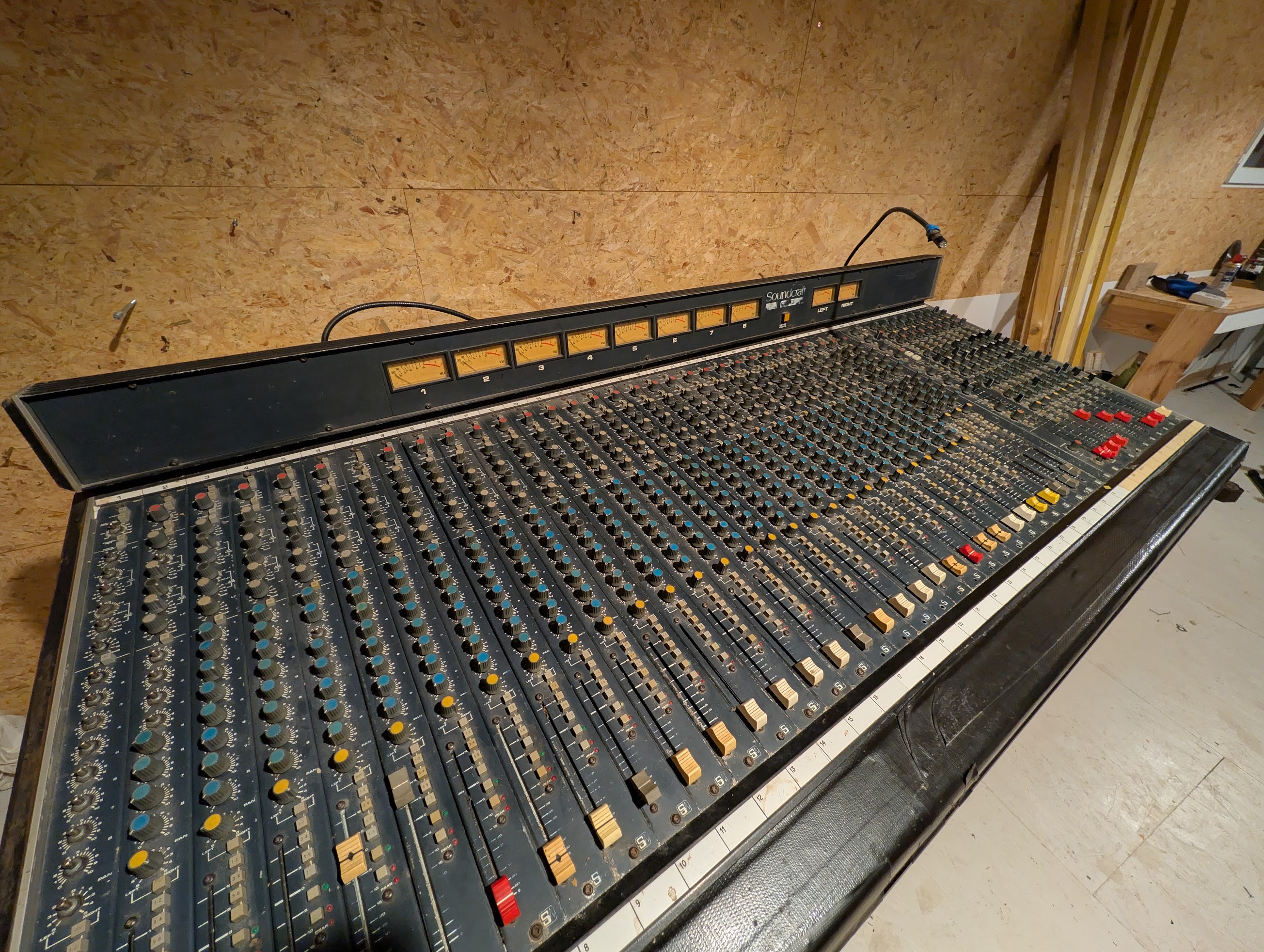 Vend Soundcraft 8000 32 pistes