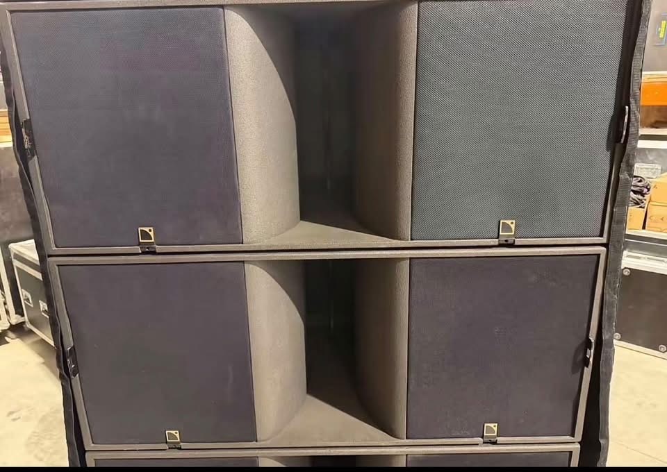 L-ACOUSTICS KS28 