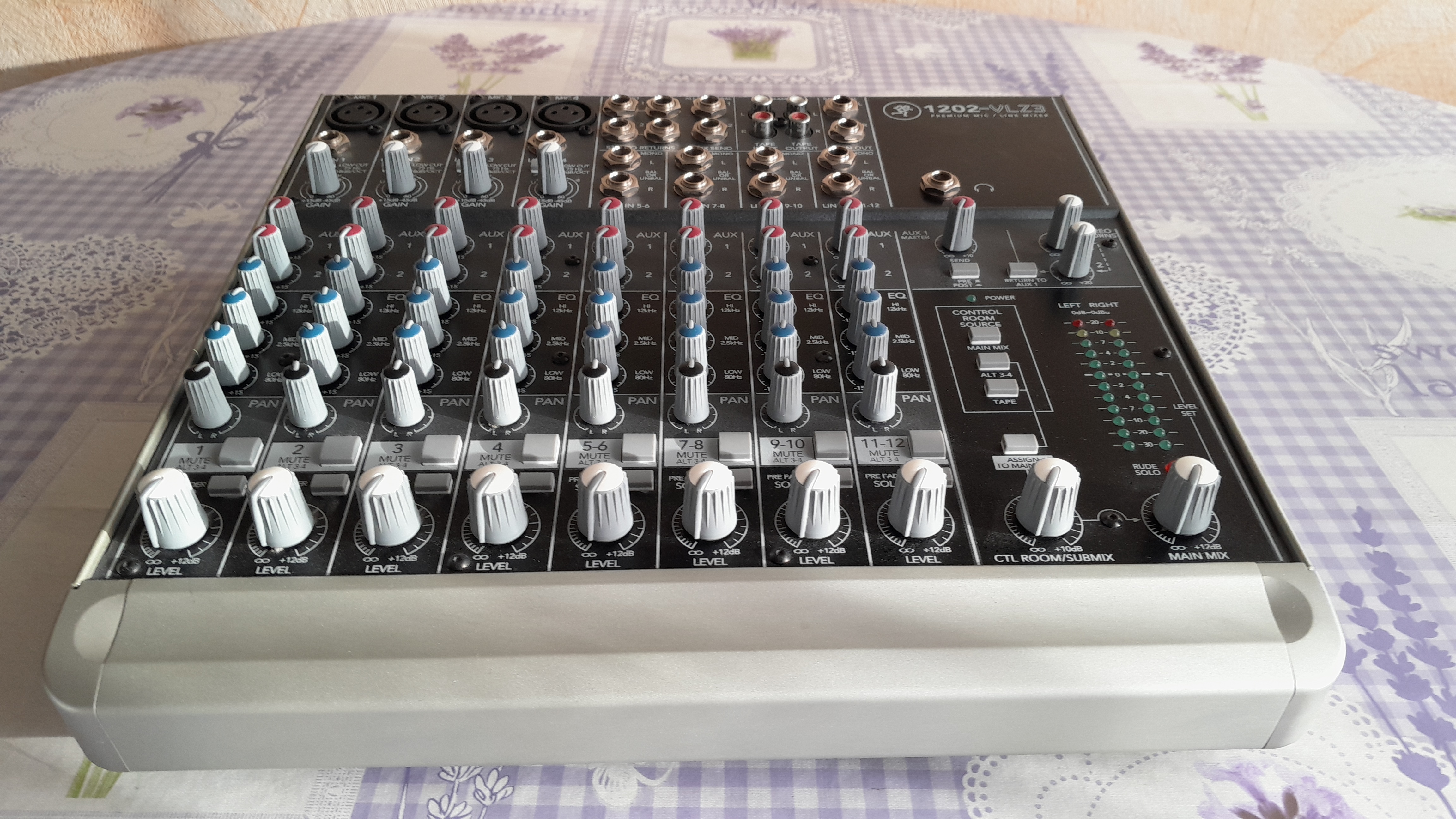 Mackie 1202-VLZ3 (373)