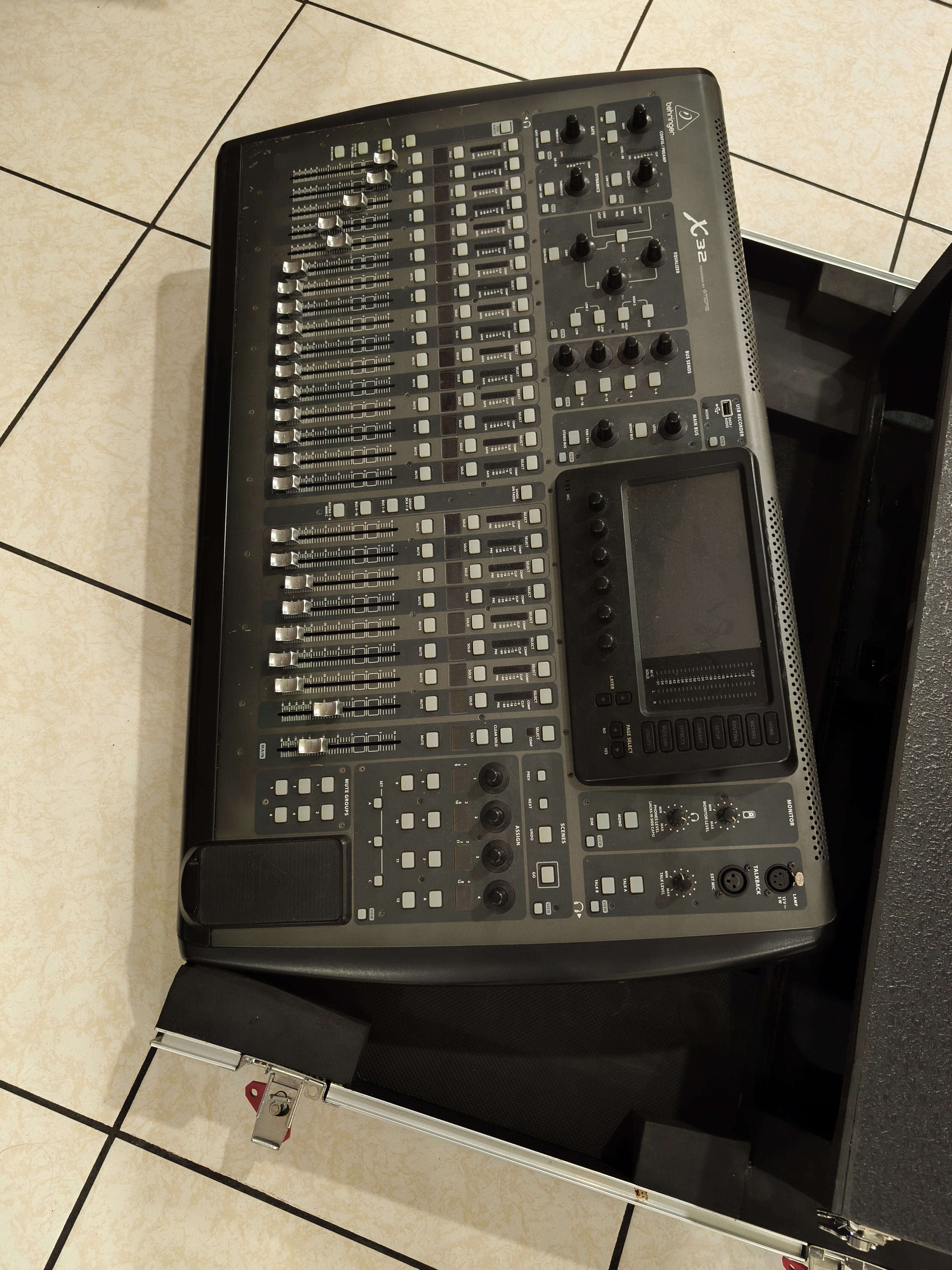 Table de mixage Behringer X32