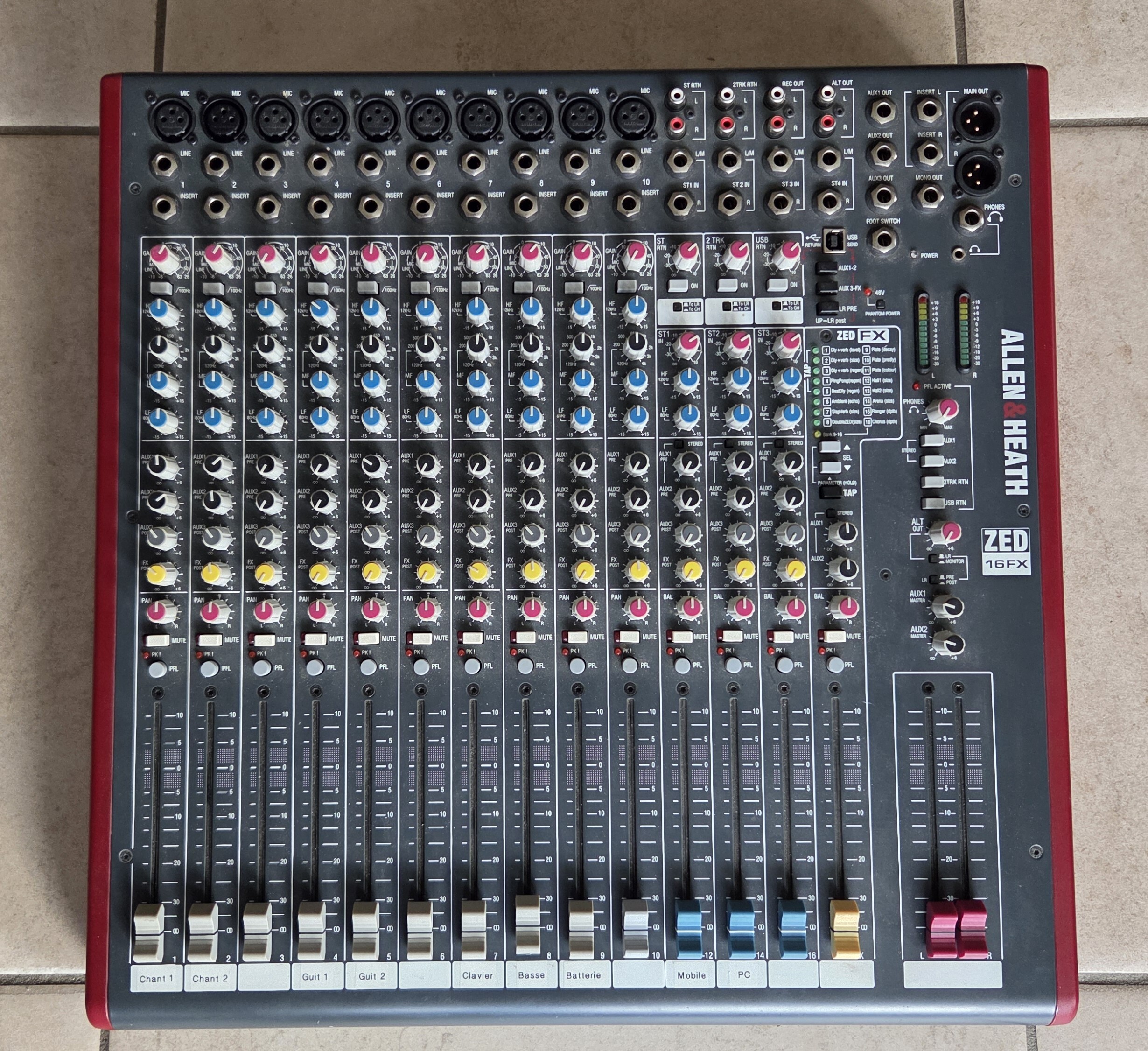 Table de mixage analogique ALLEN & HEATH ZED16FX