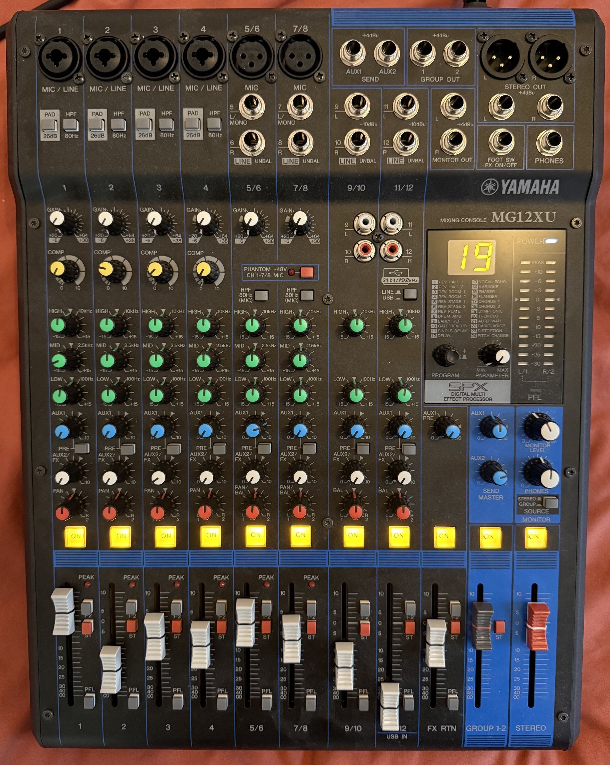 Table de mixage Yamaha MG12XU