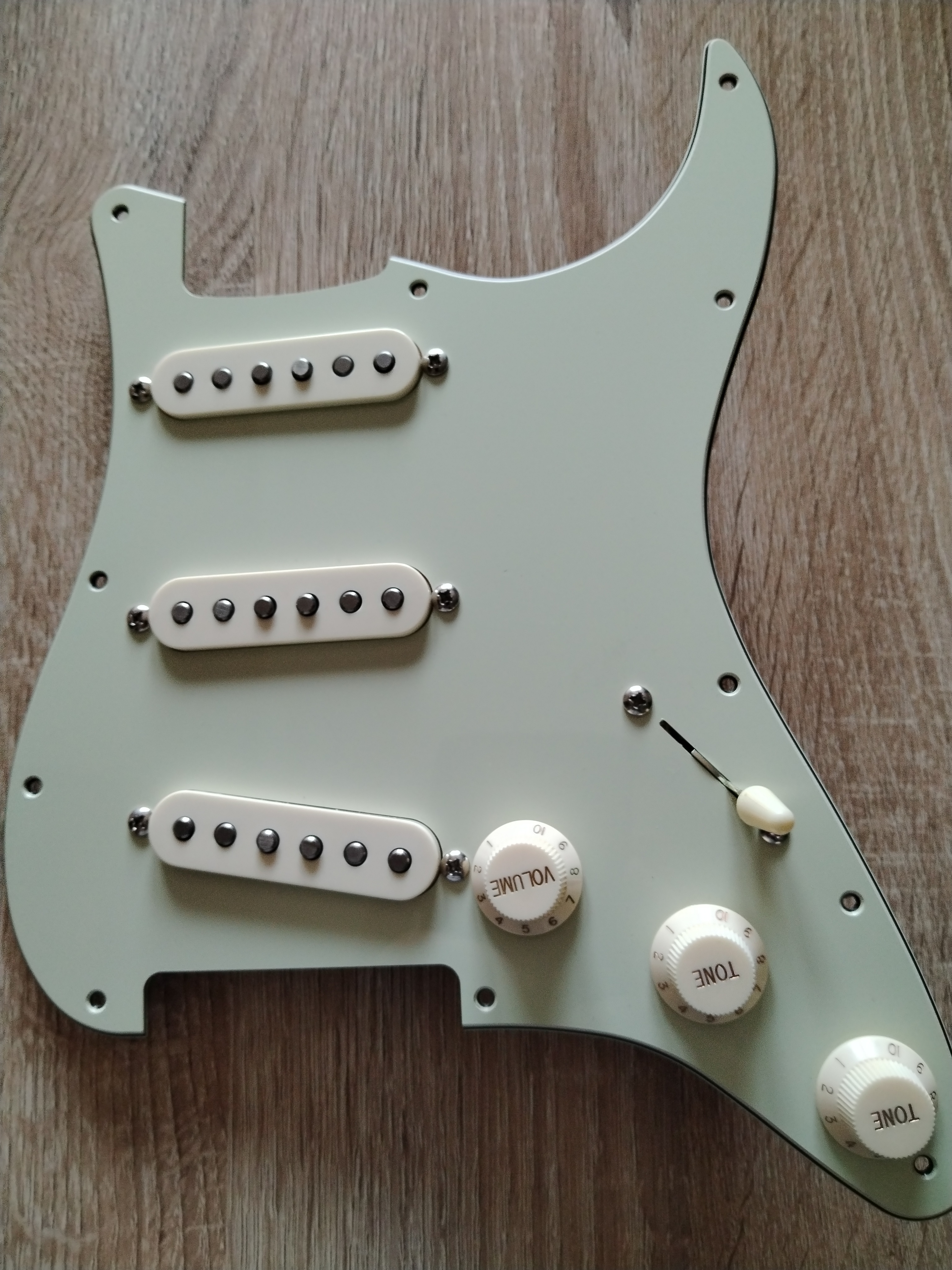 Vends pickguard ST complet MS Tornade 60s