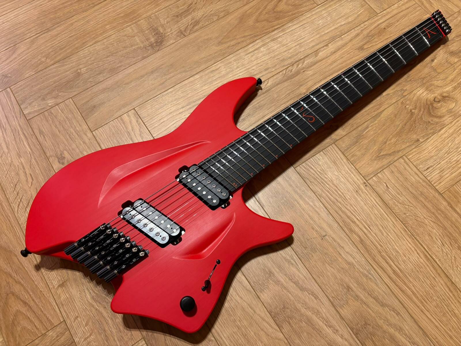 Aristides H/07R (Bright Red)