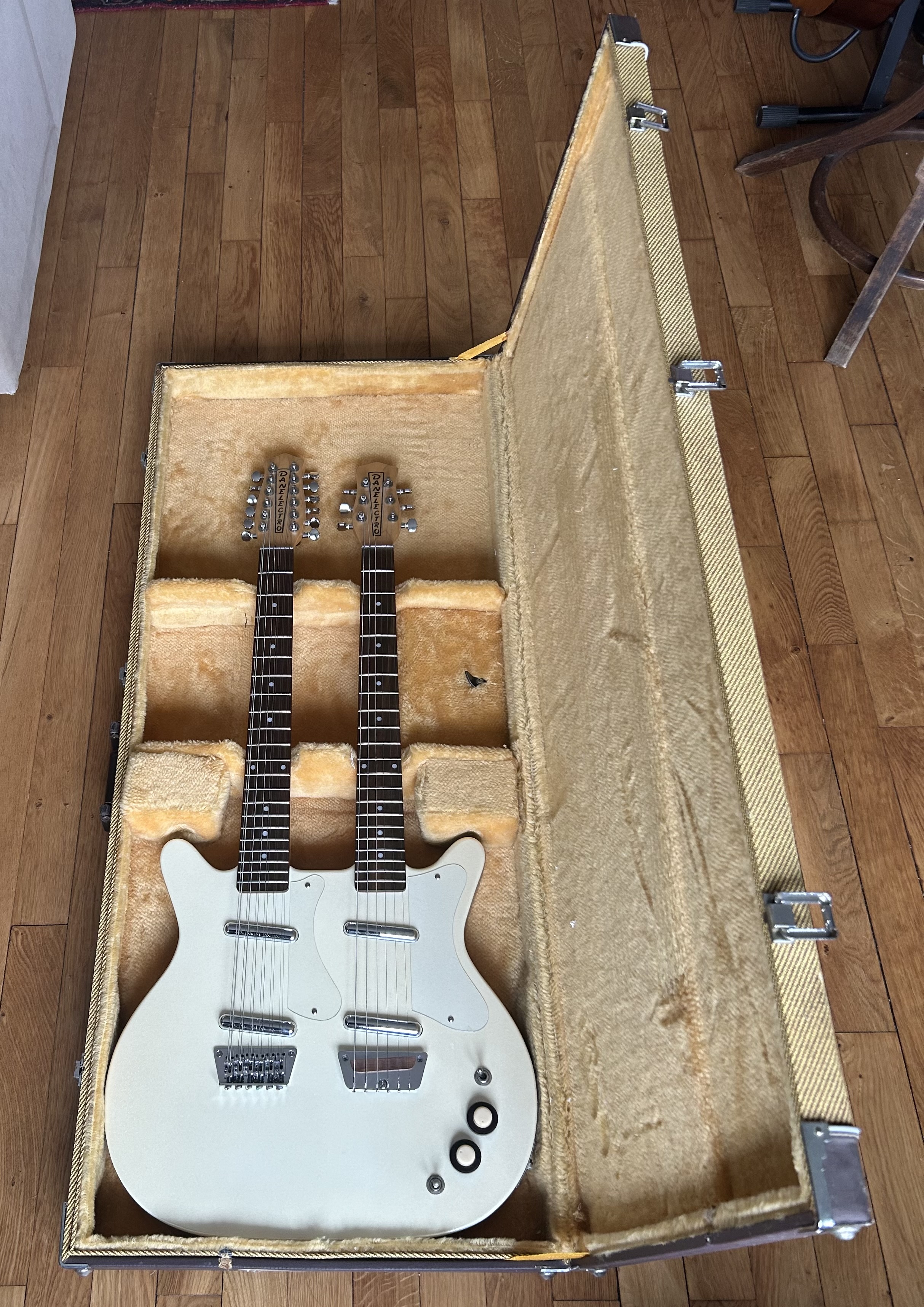 Danelectro double manche 90's + étui original 