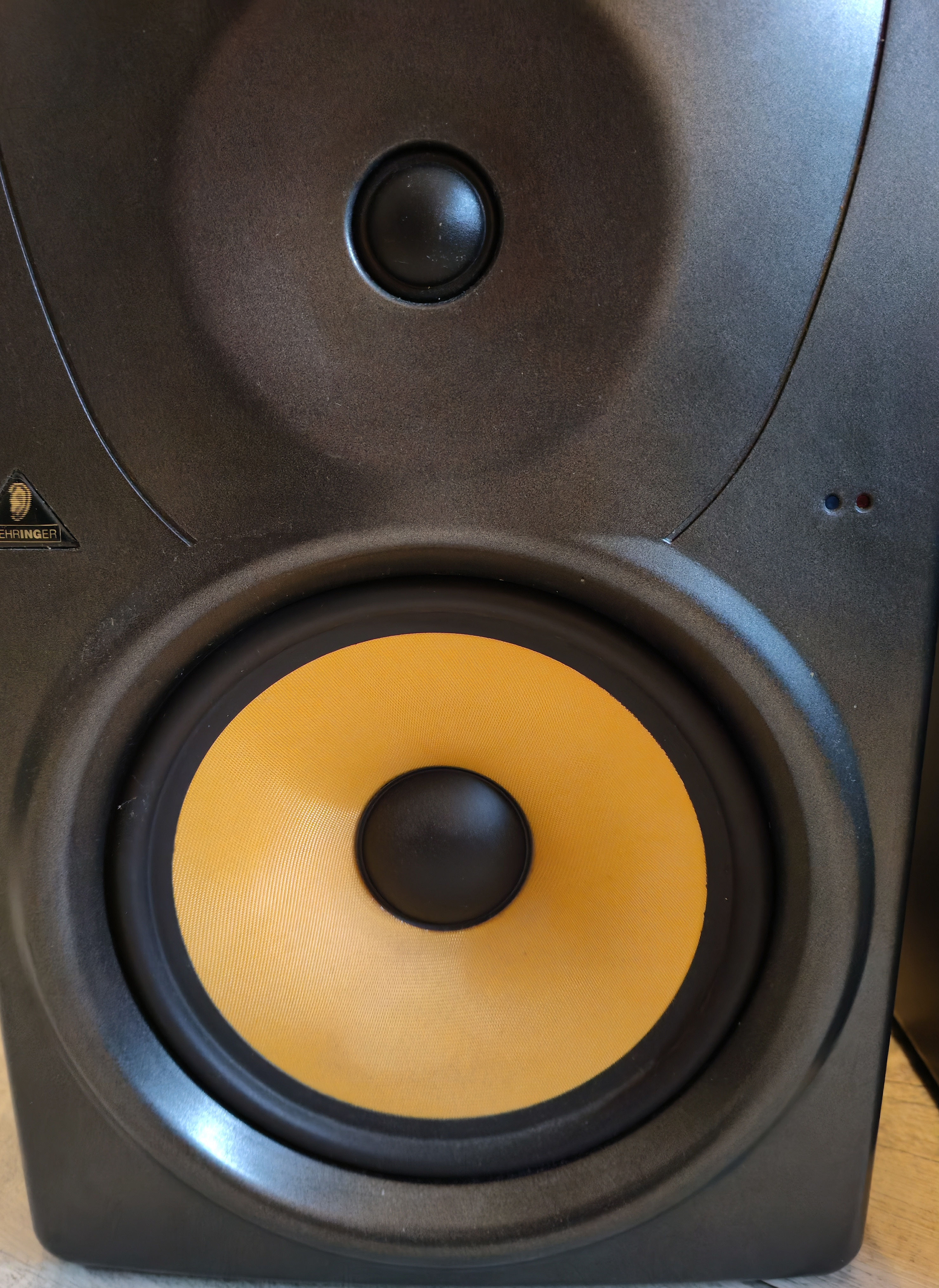 Behringer B1031A
