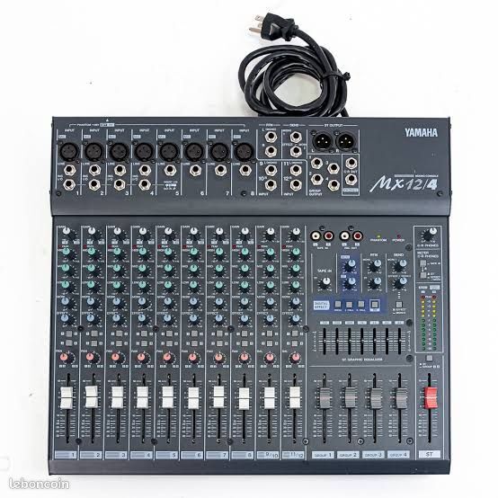 Console analogique Yamaha MX12/4