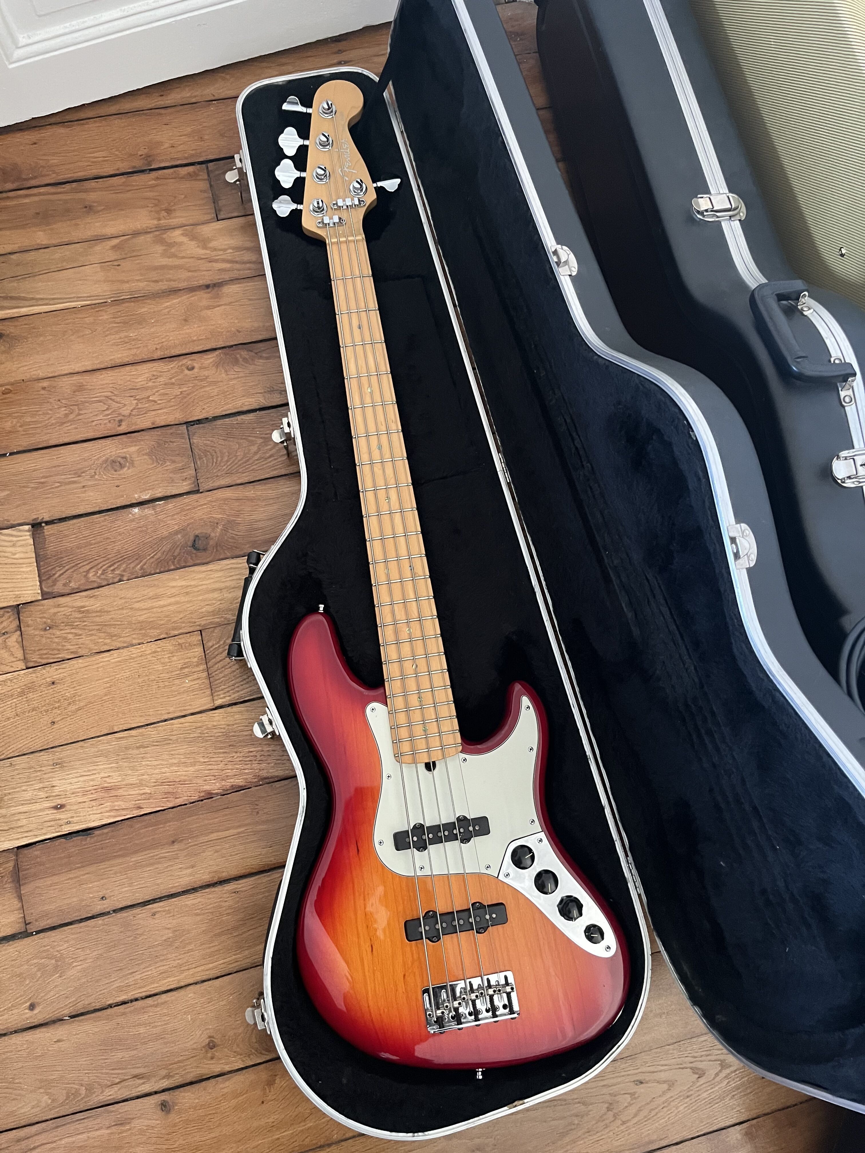 Fender American Jazz Bass Deluxe V à vendre