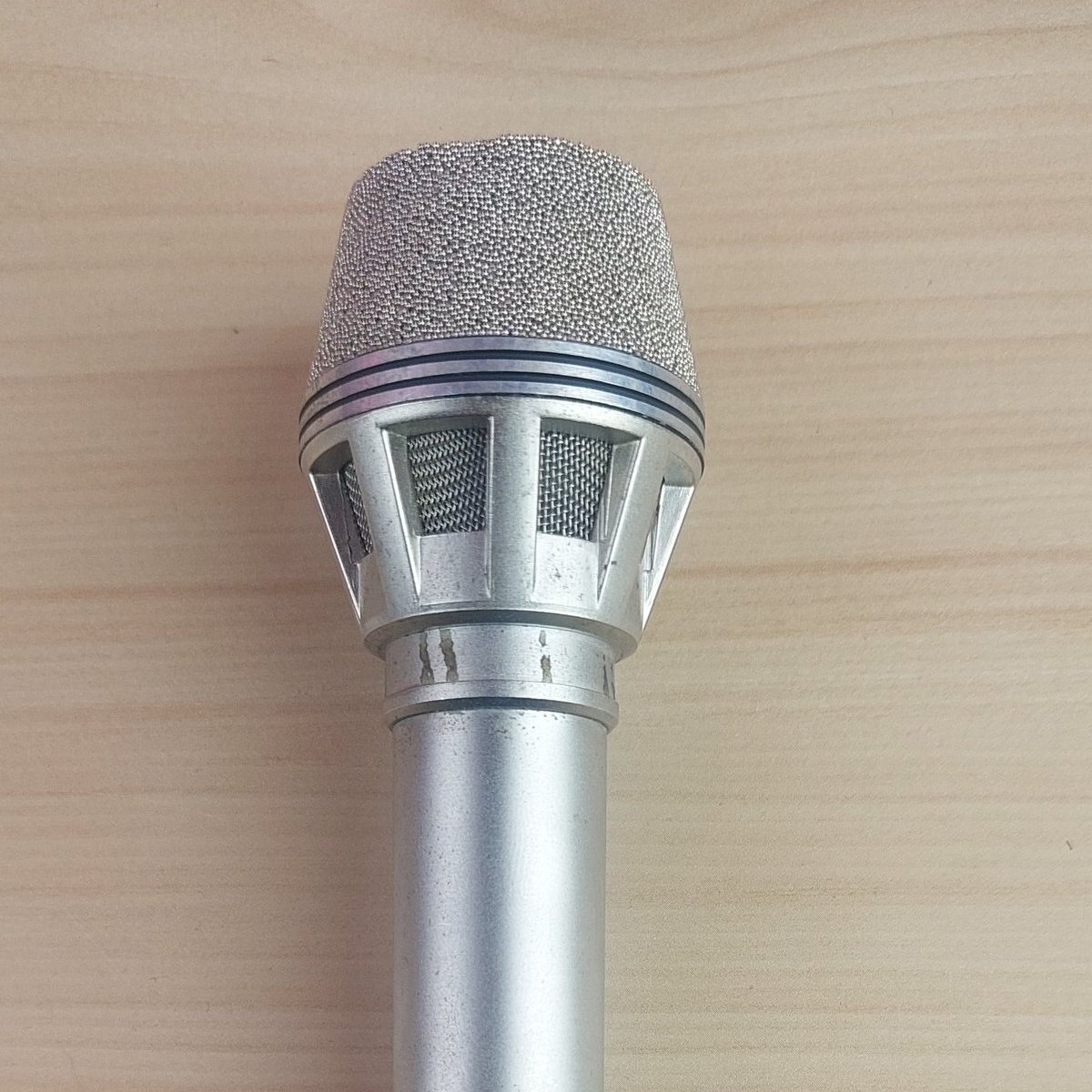 AKG D190E (micro dynamique vintage)