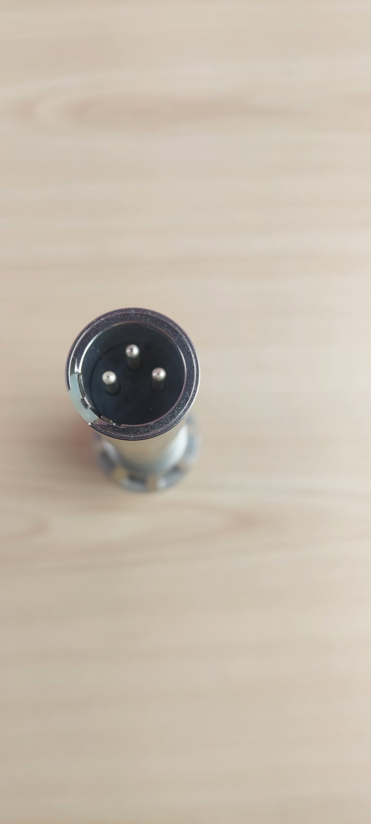 AKG D190E 1 3