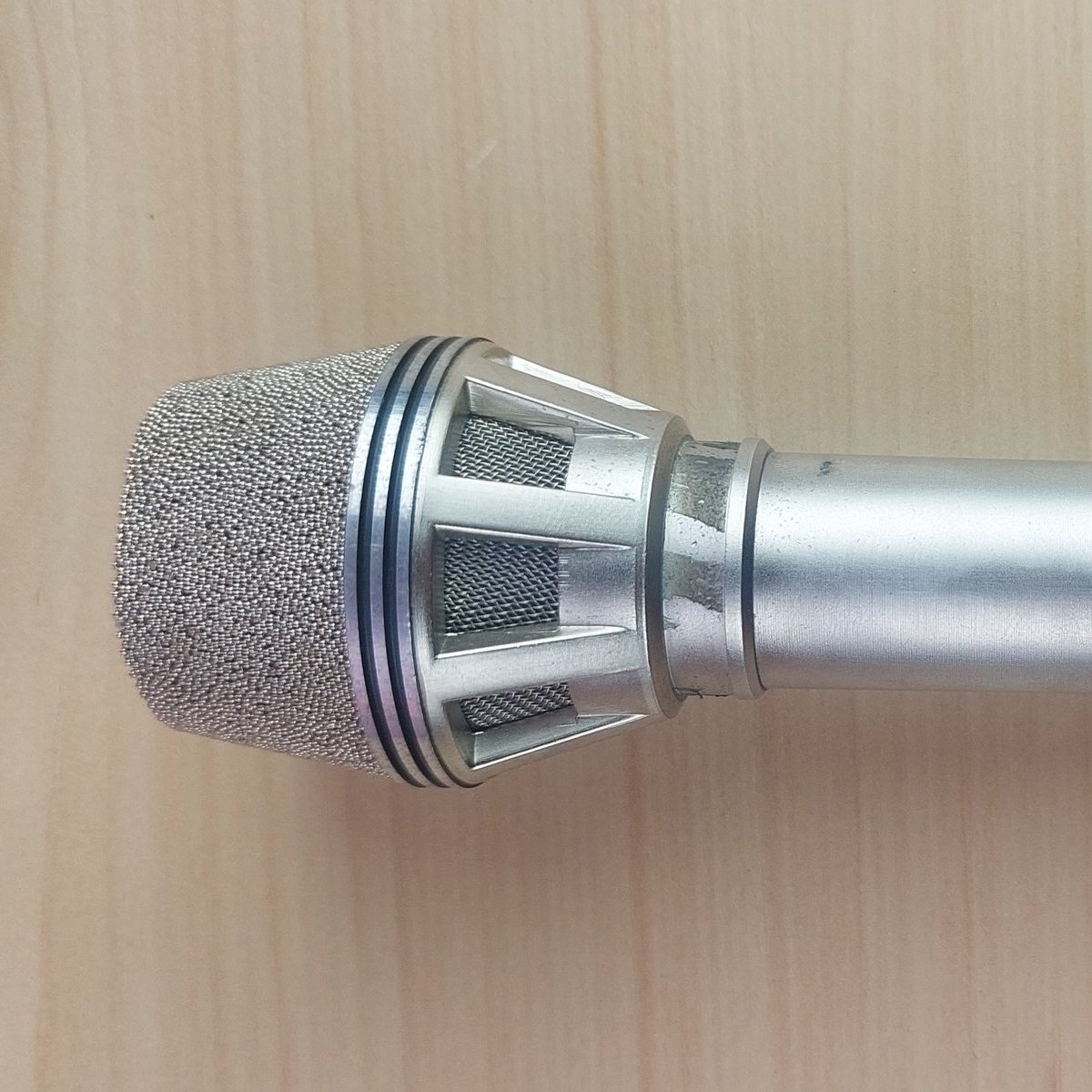 AKG D190E (micro dynamique vintage)