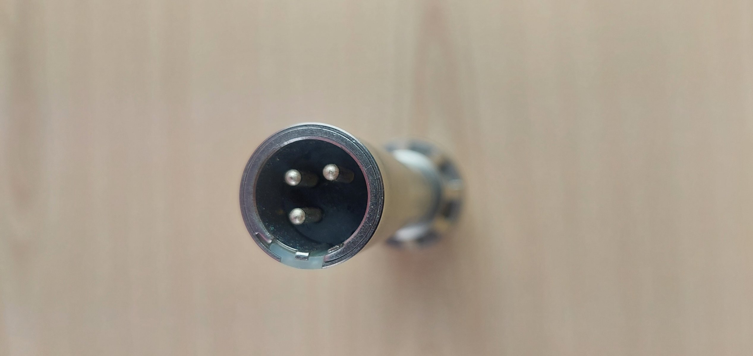 AKG D190E 2 3