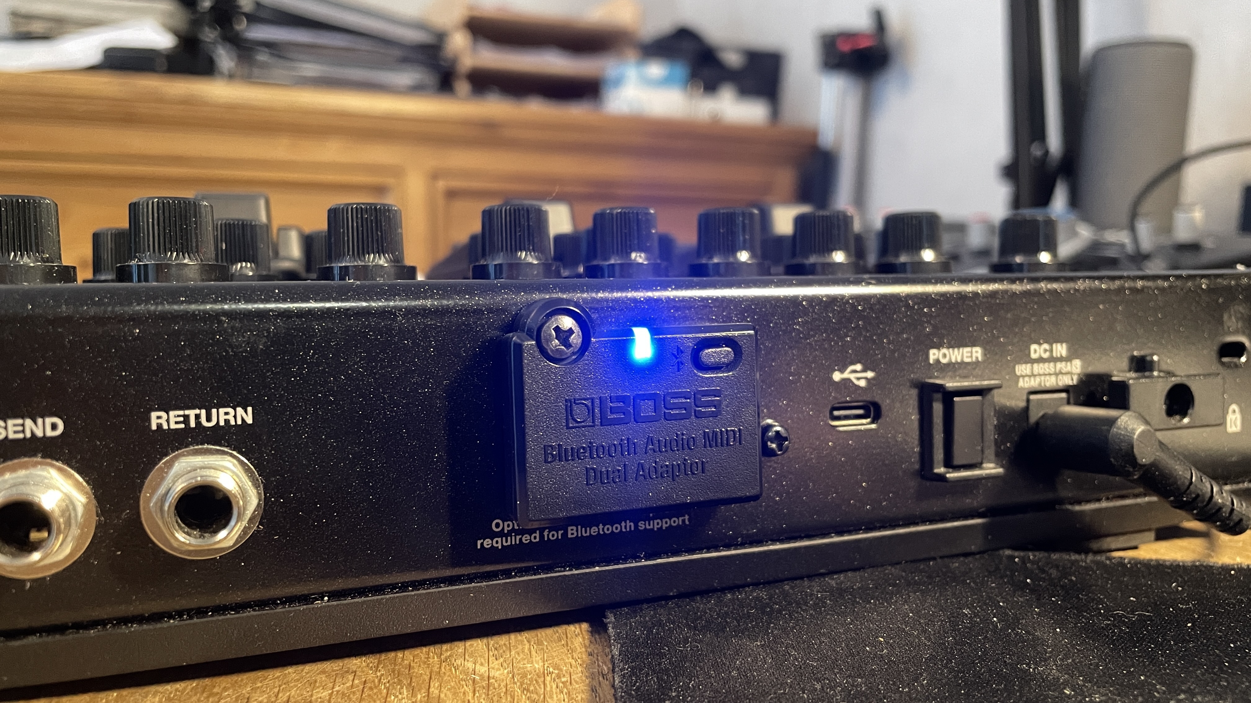 BOSS ME-90 – Multi-effets guitare + Bluetooth + sacoche neuve