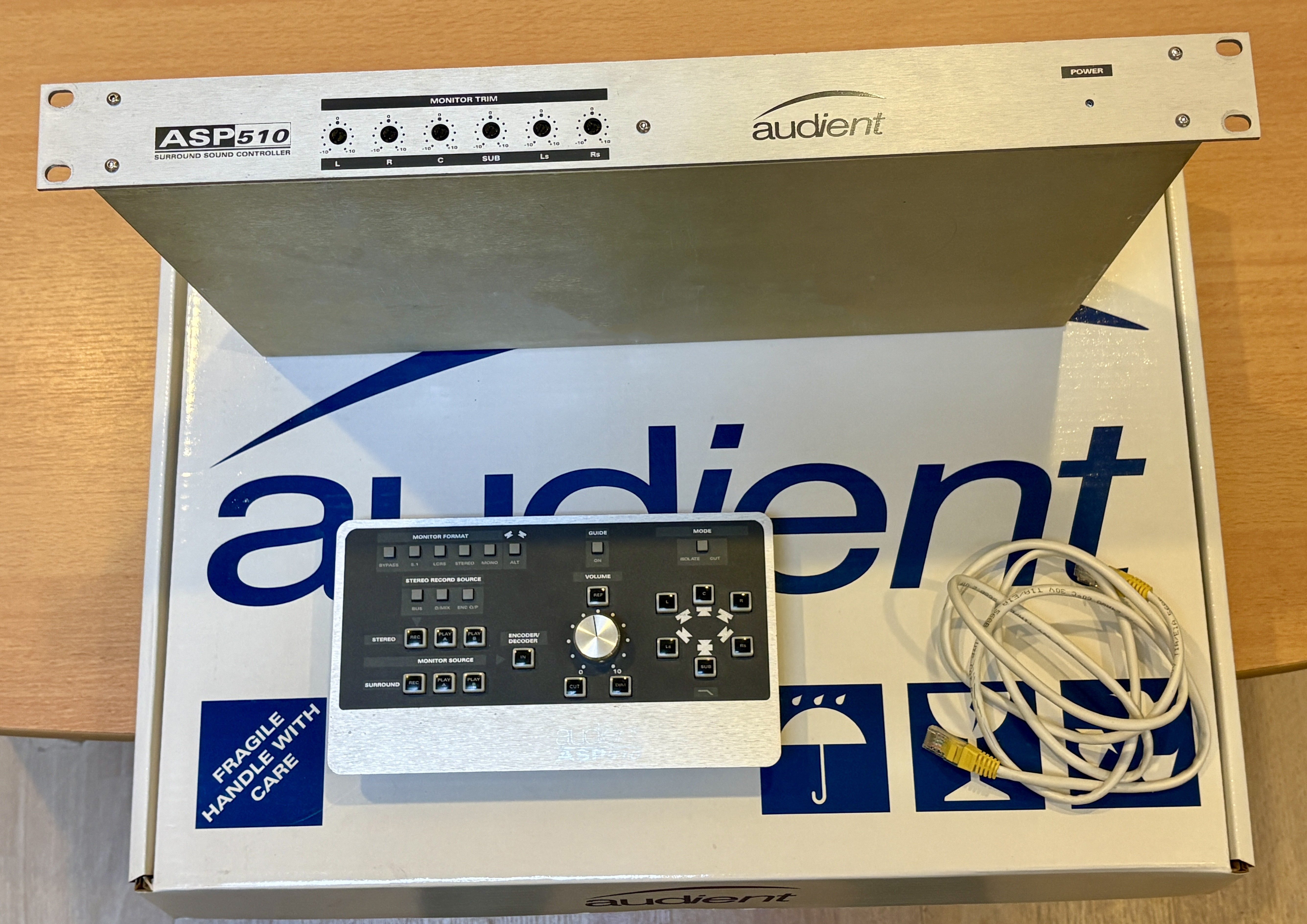 vds unité monitoring Audient ASP510 - avec télécommande - gère différentes écoutes 5.1, stereo ... haut de gamme