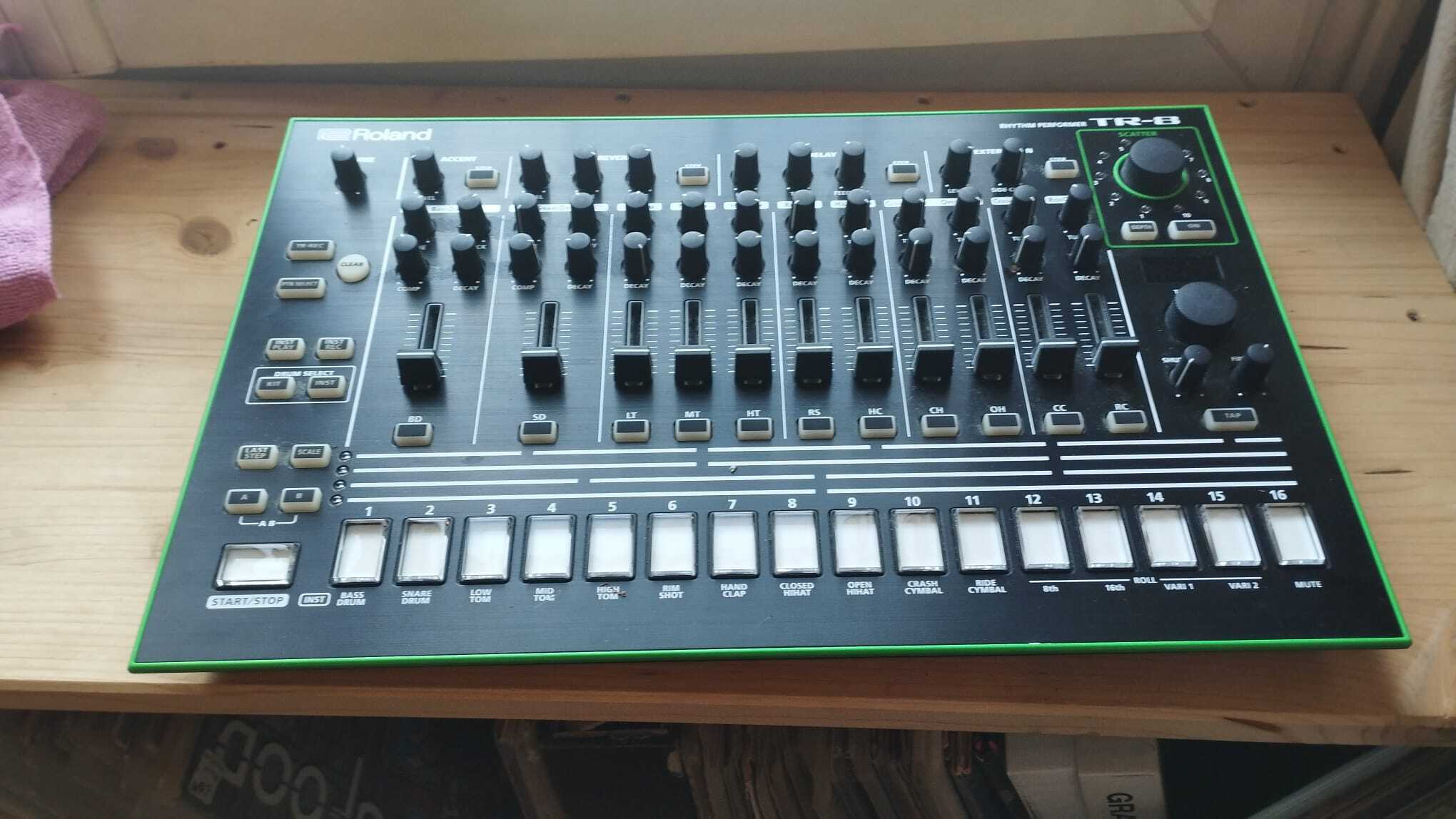 Roland TR-8