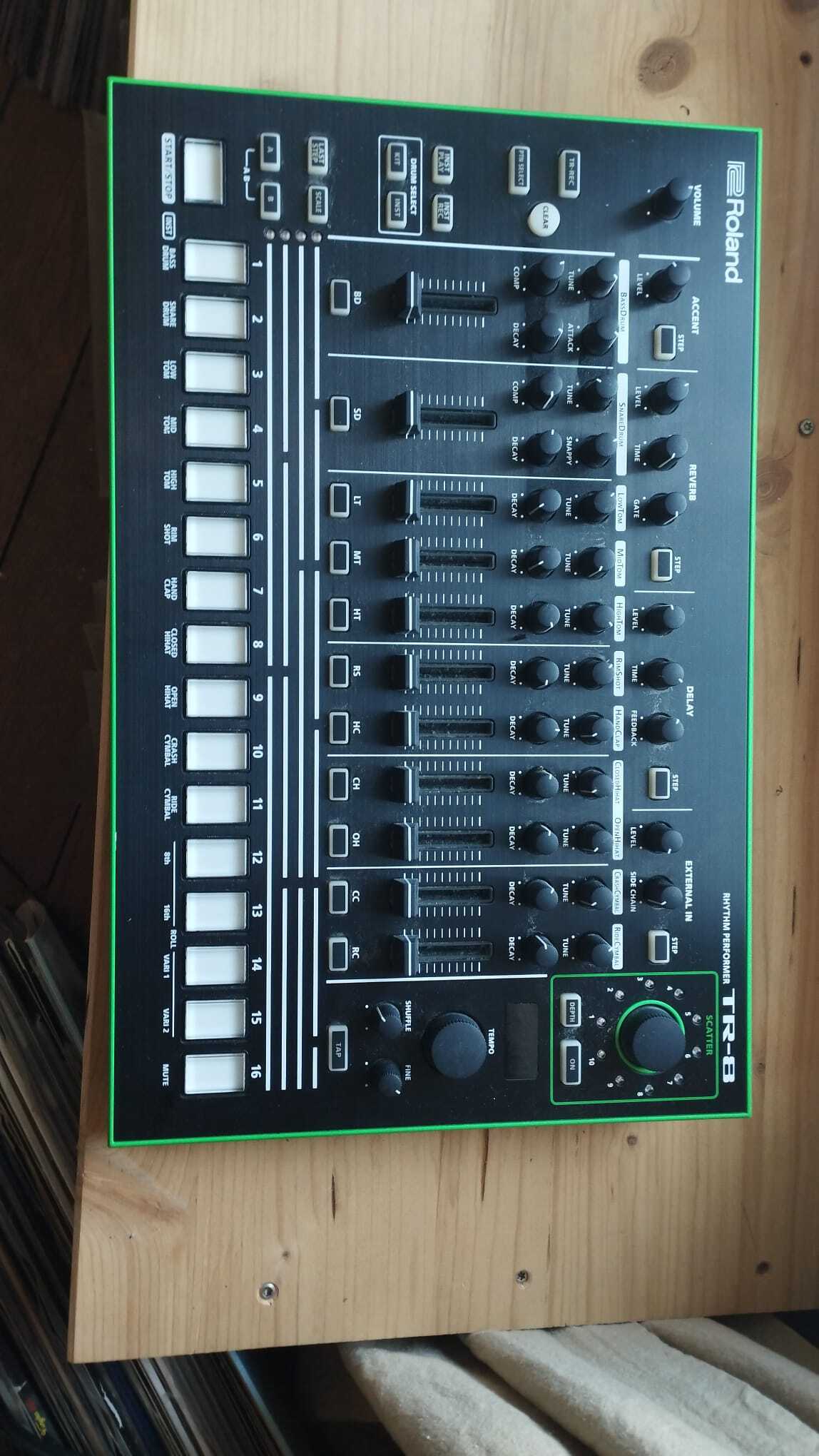 Roland TR-8 (526)