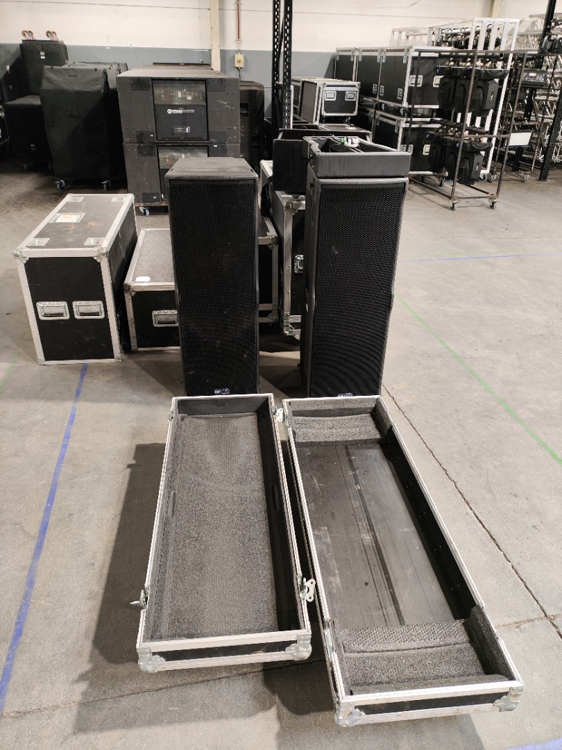 Système de tournée professionnel RCF TTL6-A + Flight case + Flyframe