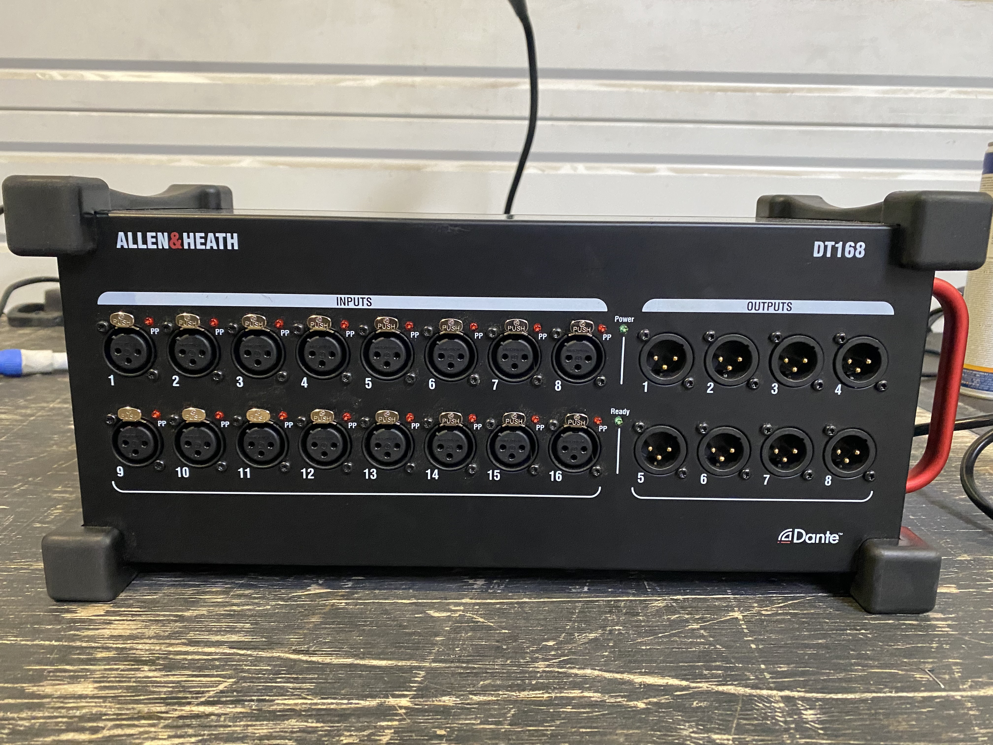  Boîtier de scène Allen & Heath DT168 + Flight Case