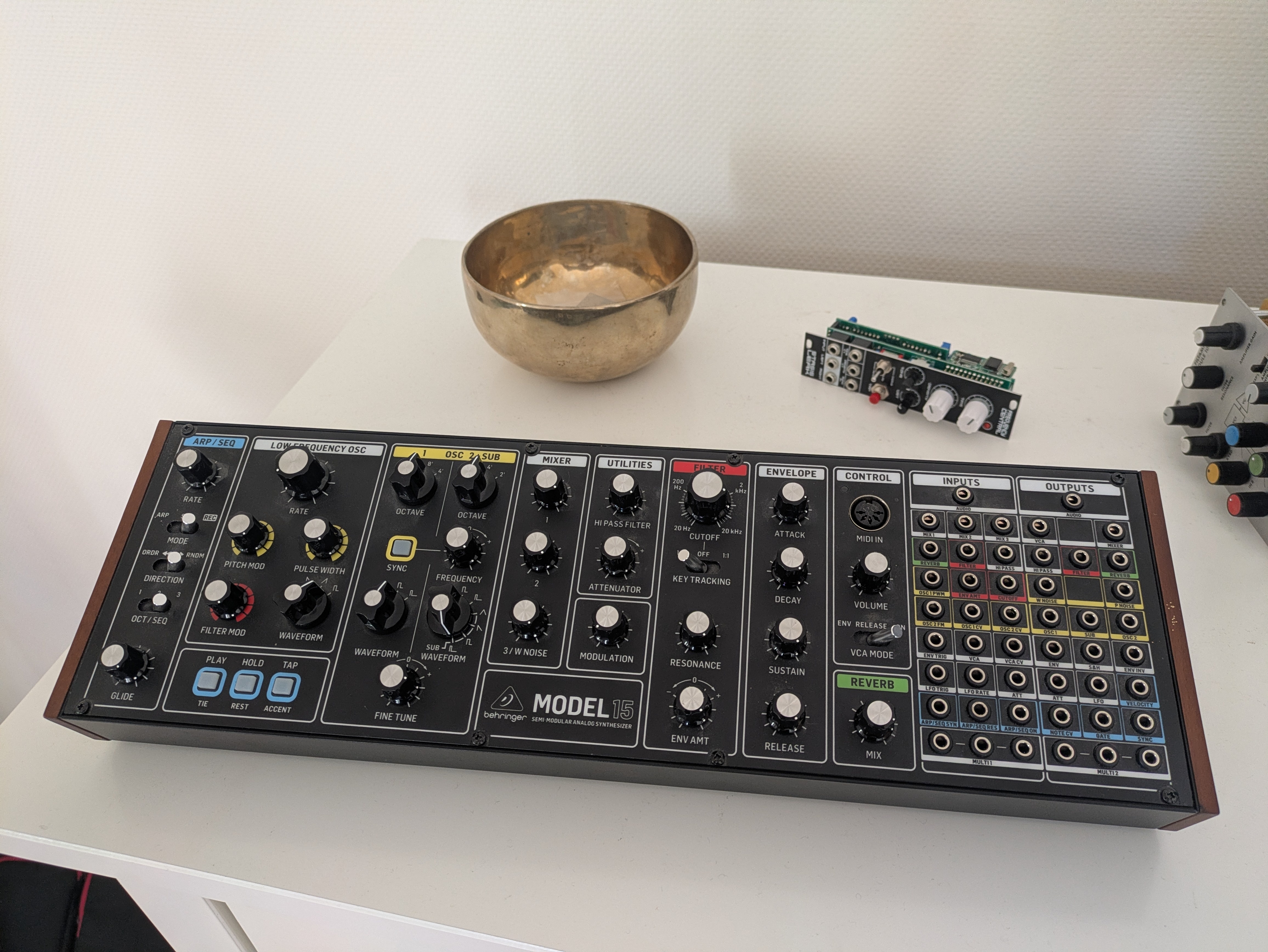 Behringer Model 15