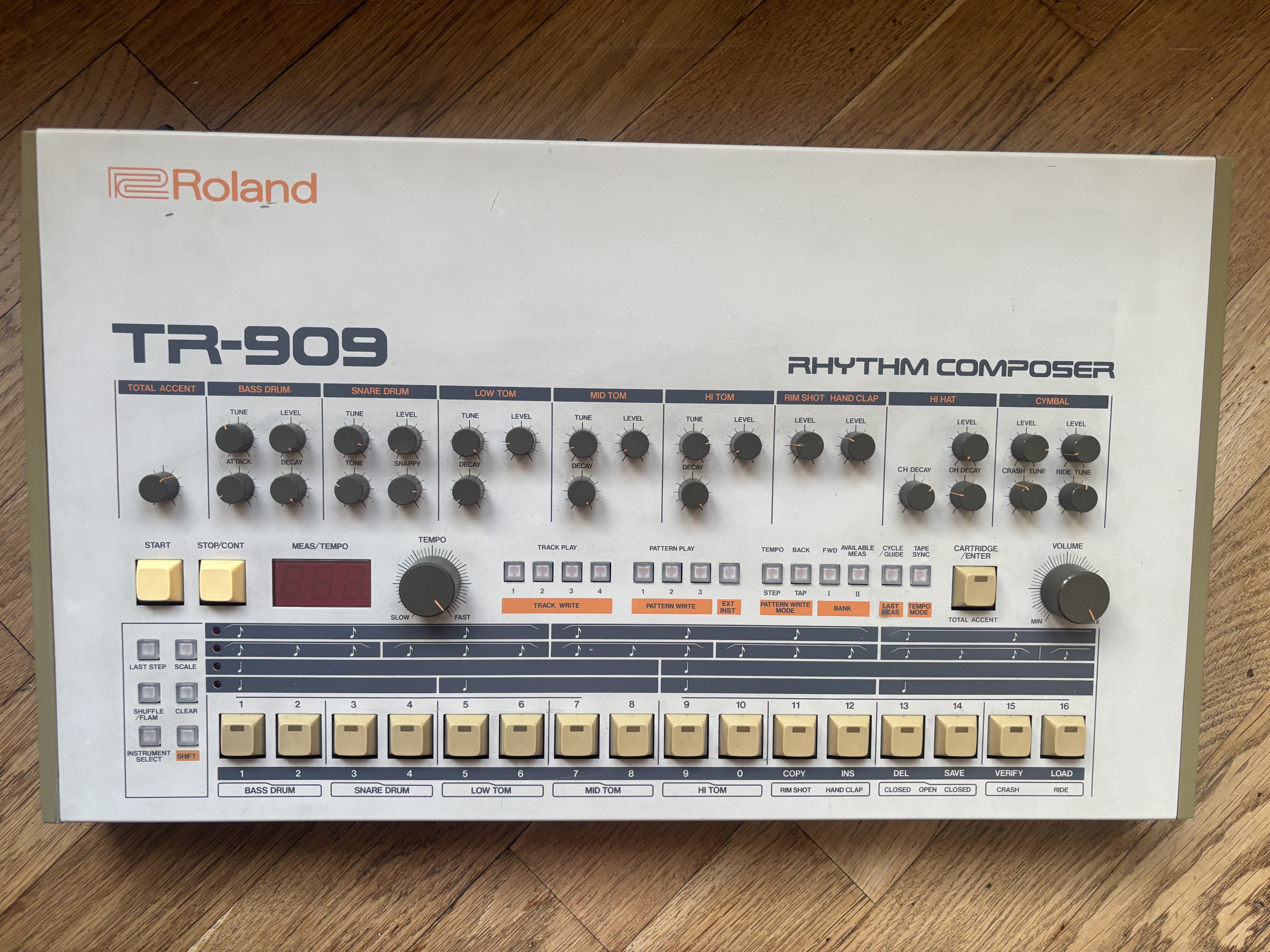 Roland TR 909