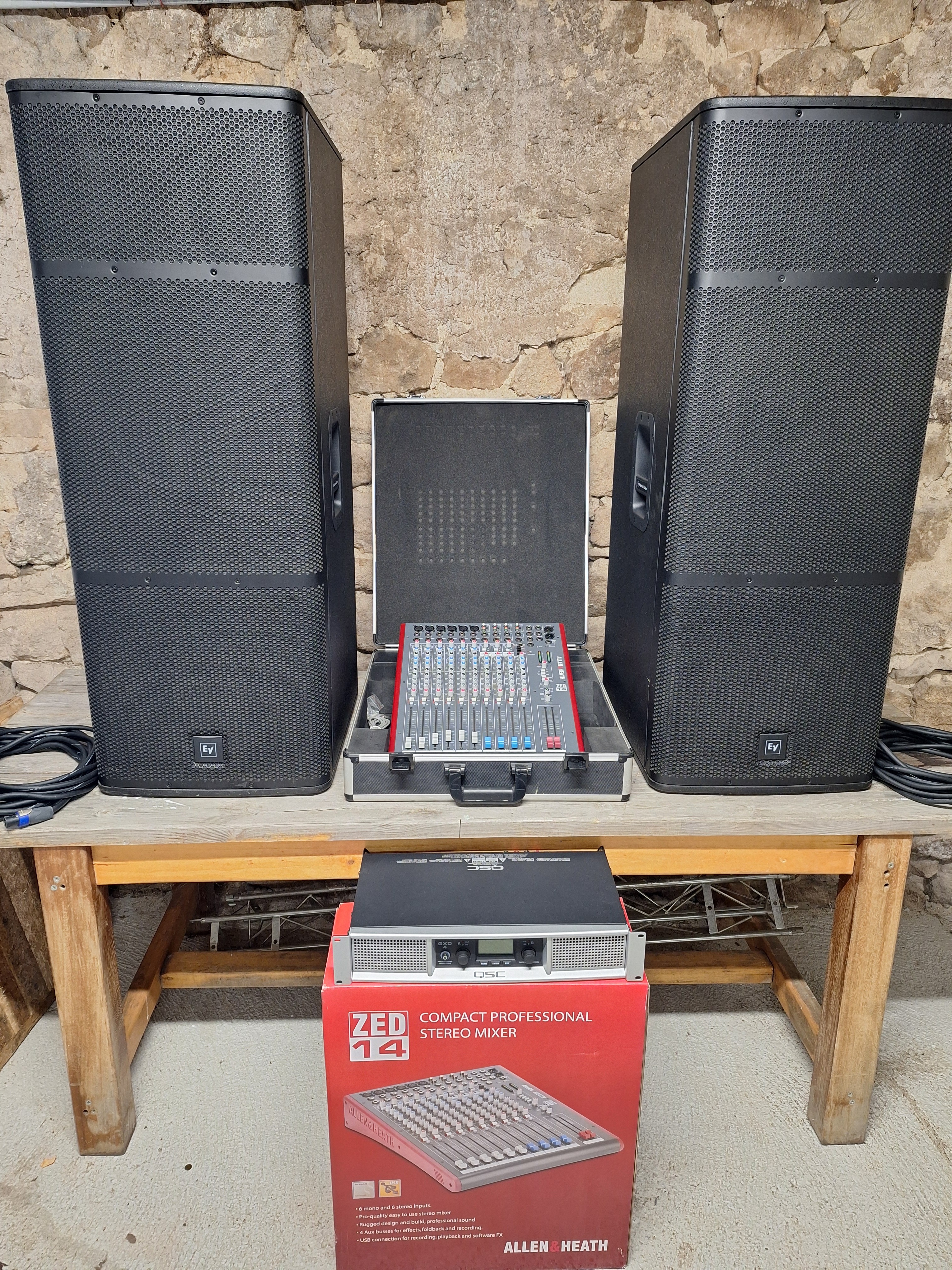Enceintes de sonorisation Electro-Voice + ampli QSC