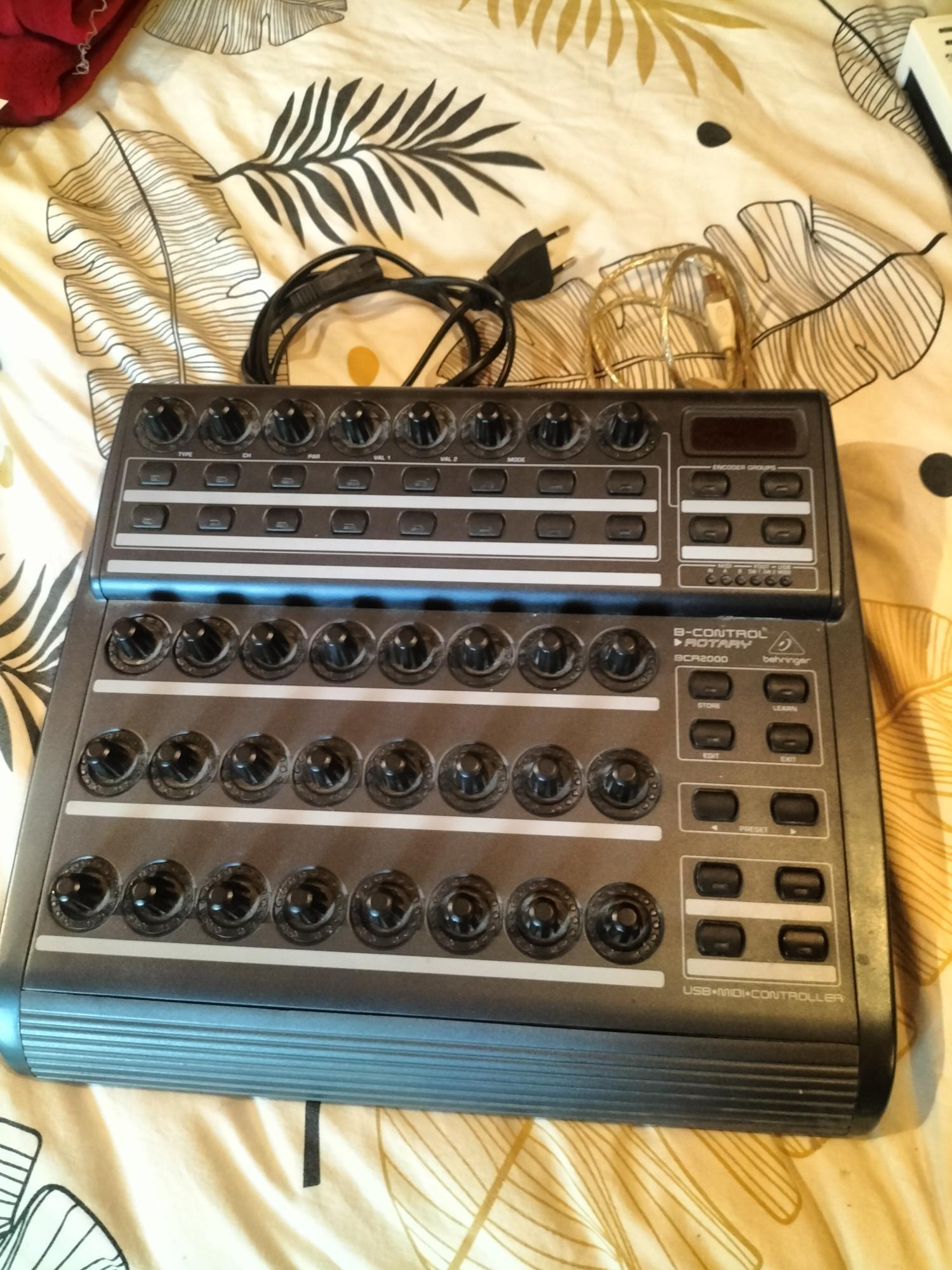 vend berhinger BCR2000