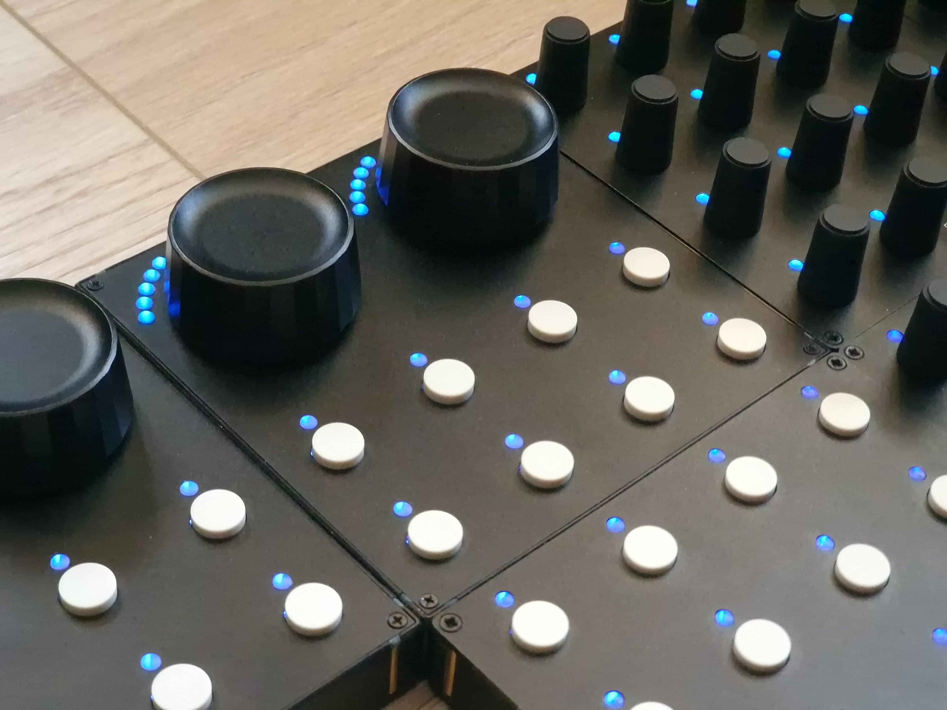 Intech Studio Grid TEK2 (82785)
