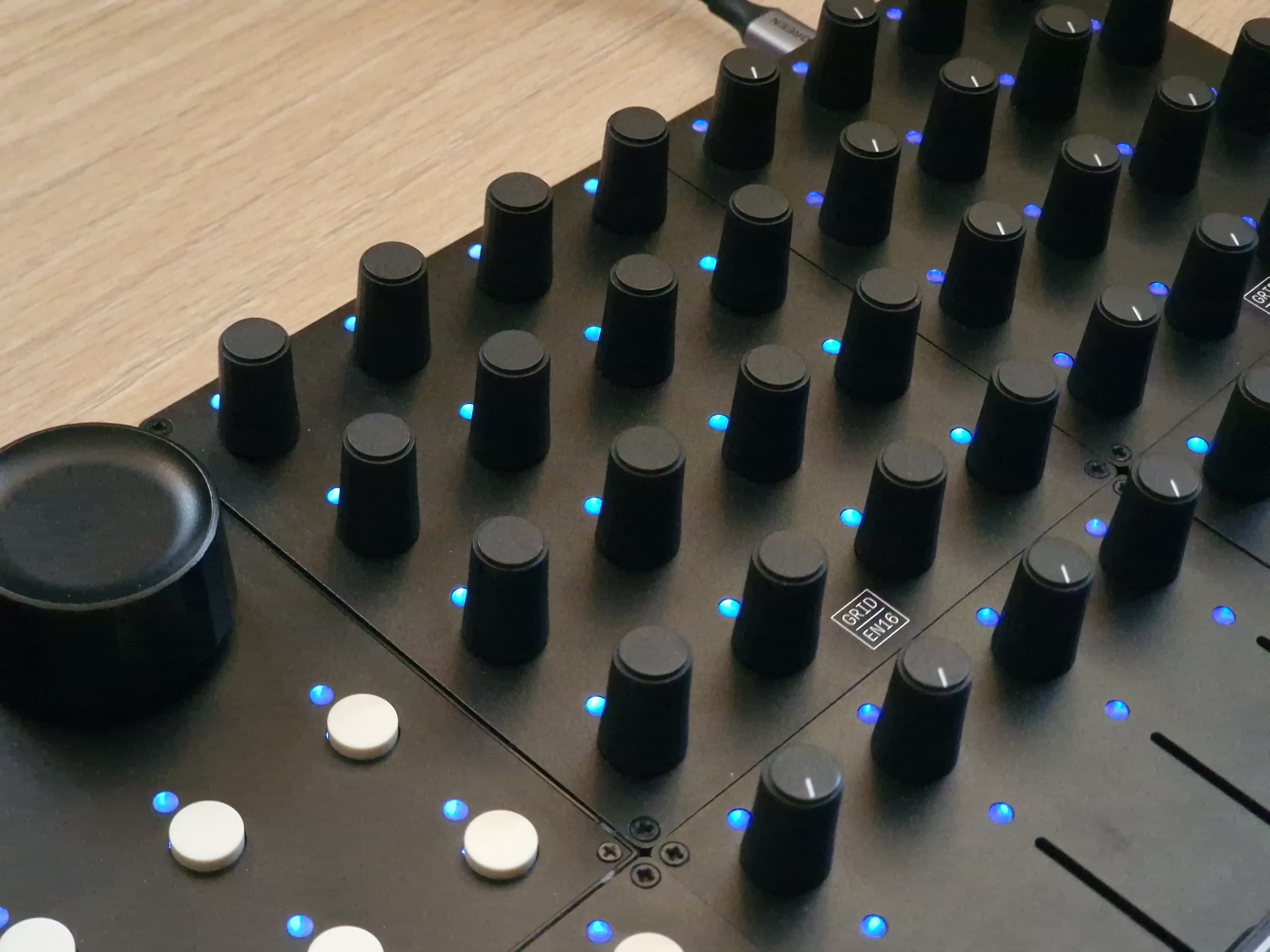 Intech Studio Grid TEK2 (73894)