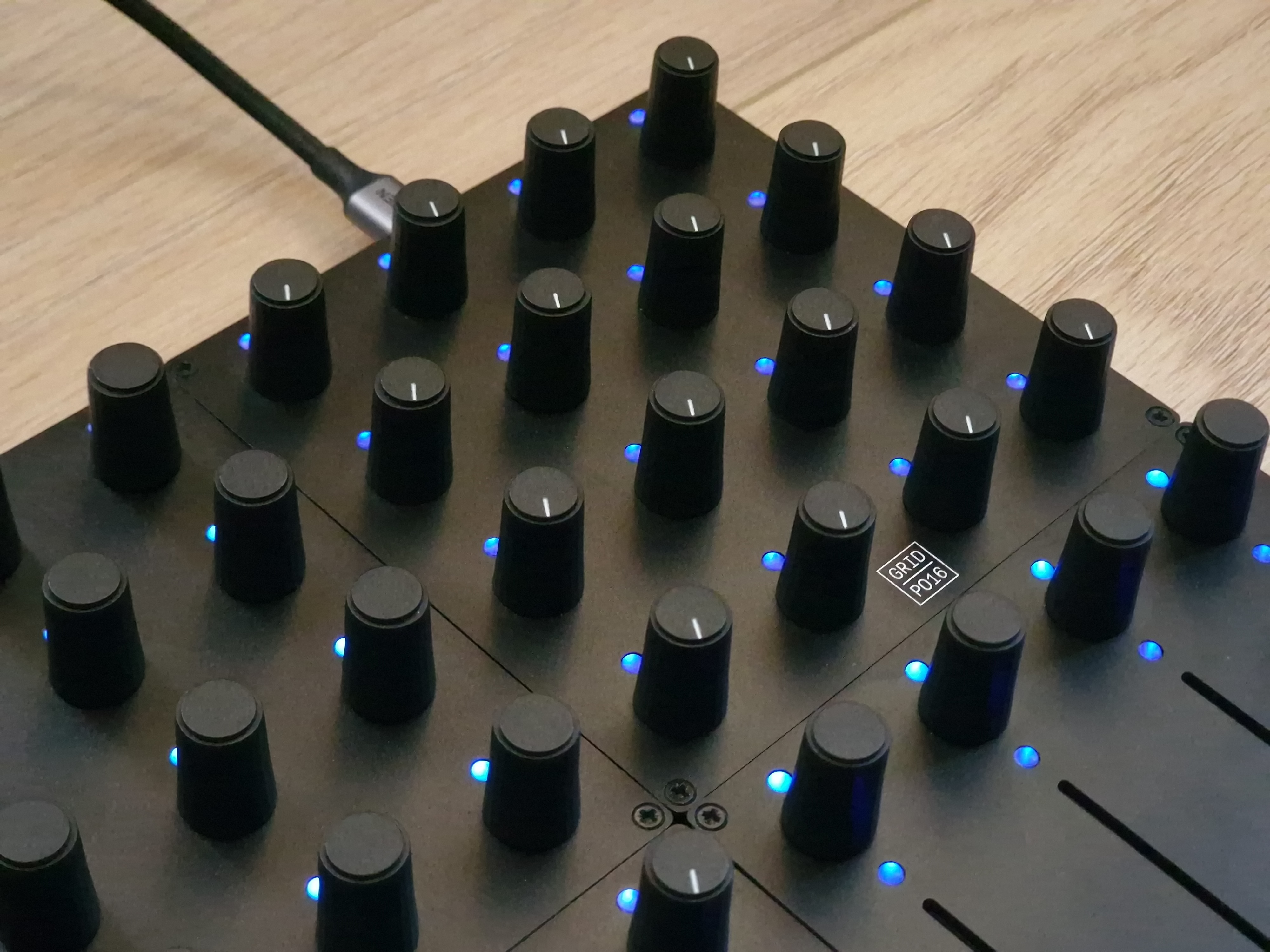 Intech Studio Grid TEK2 (97428)