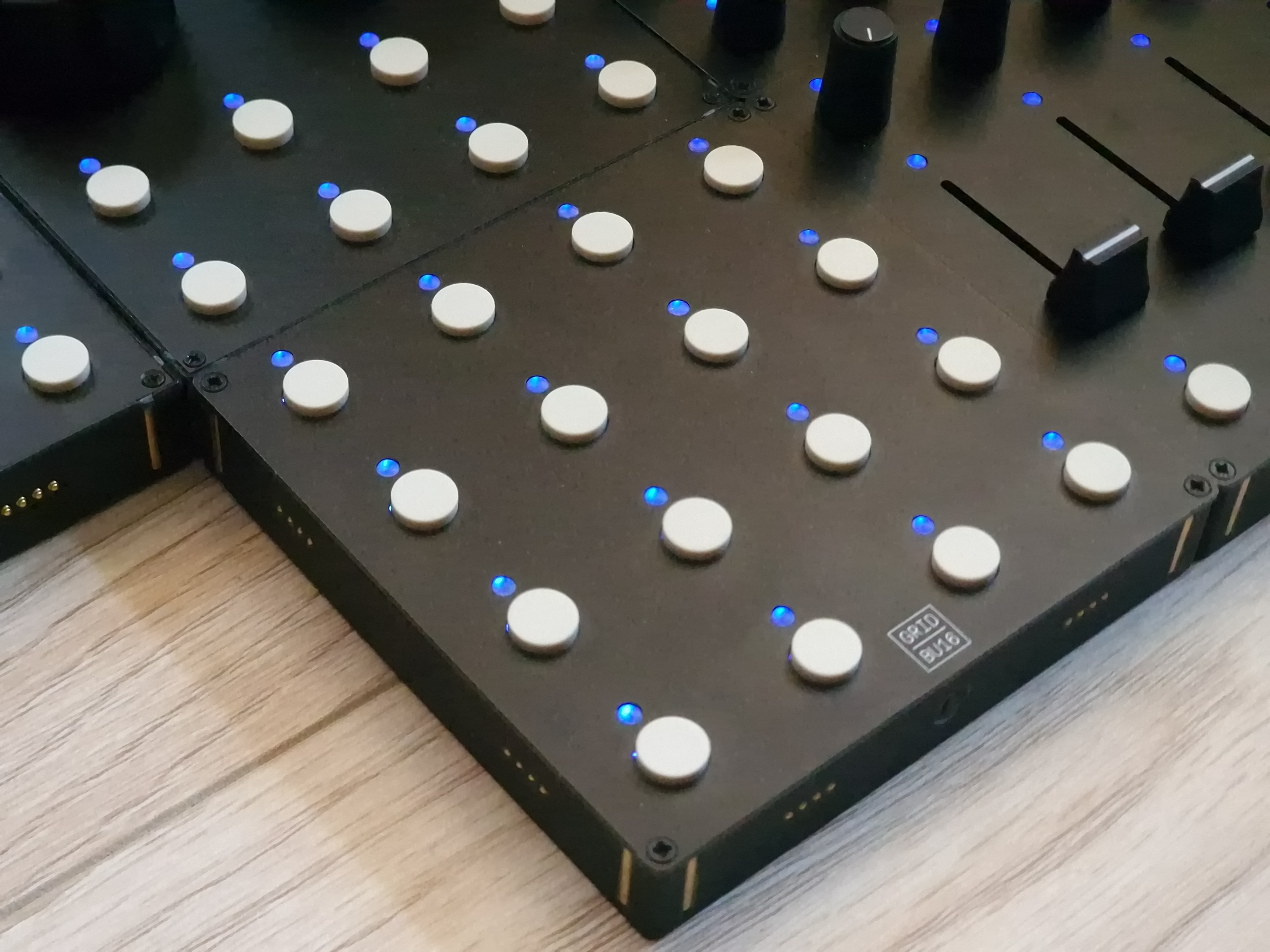 Intech Studio Grid TEK2 (65745)