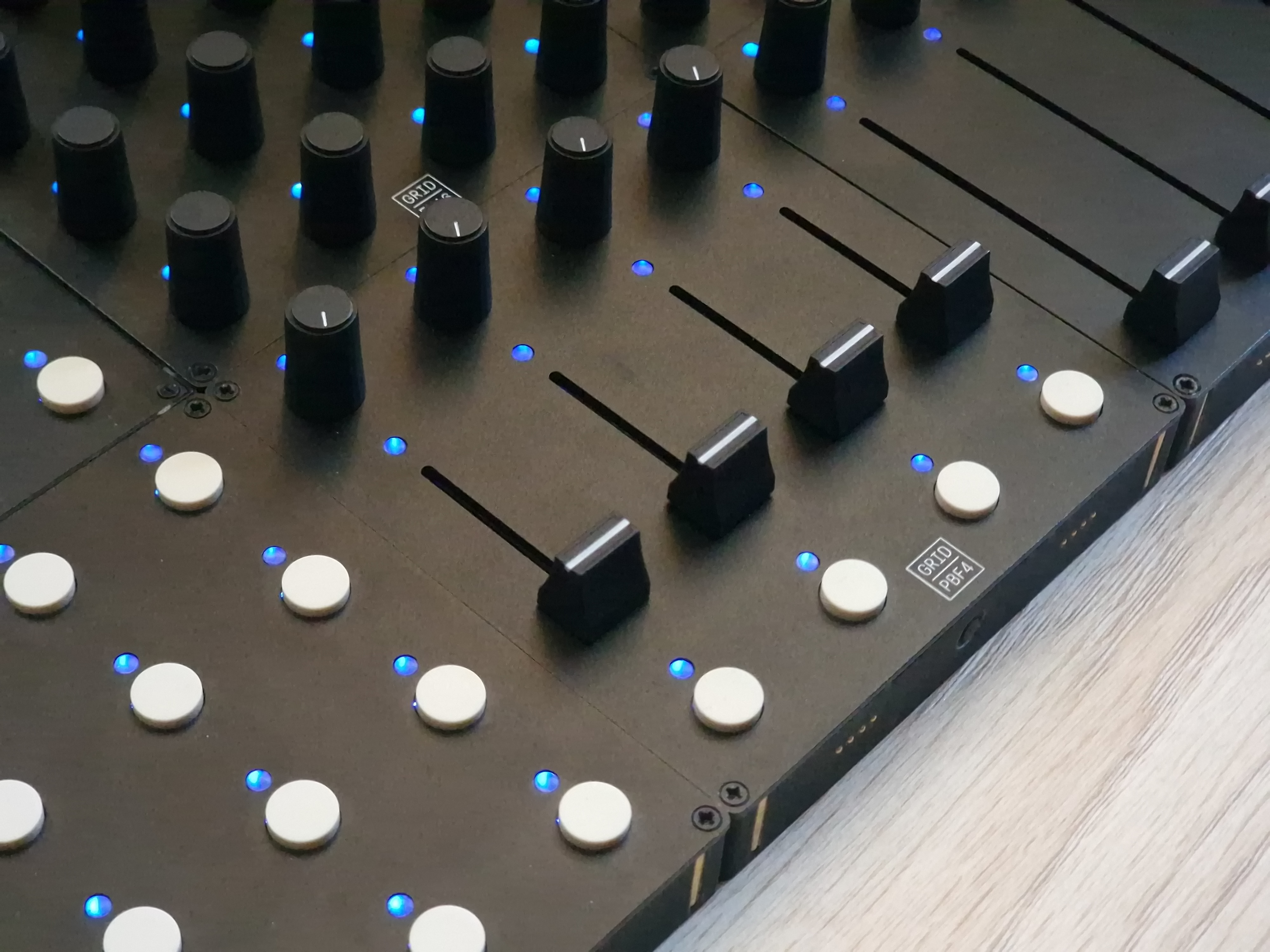 Intech Studio Grid TEK2 (63279)