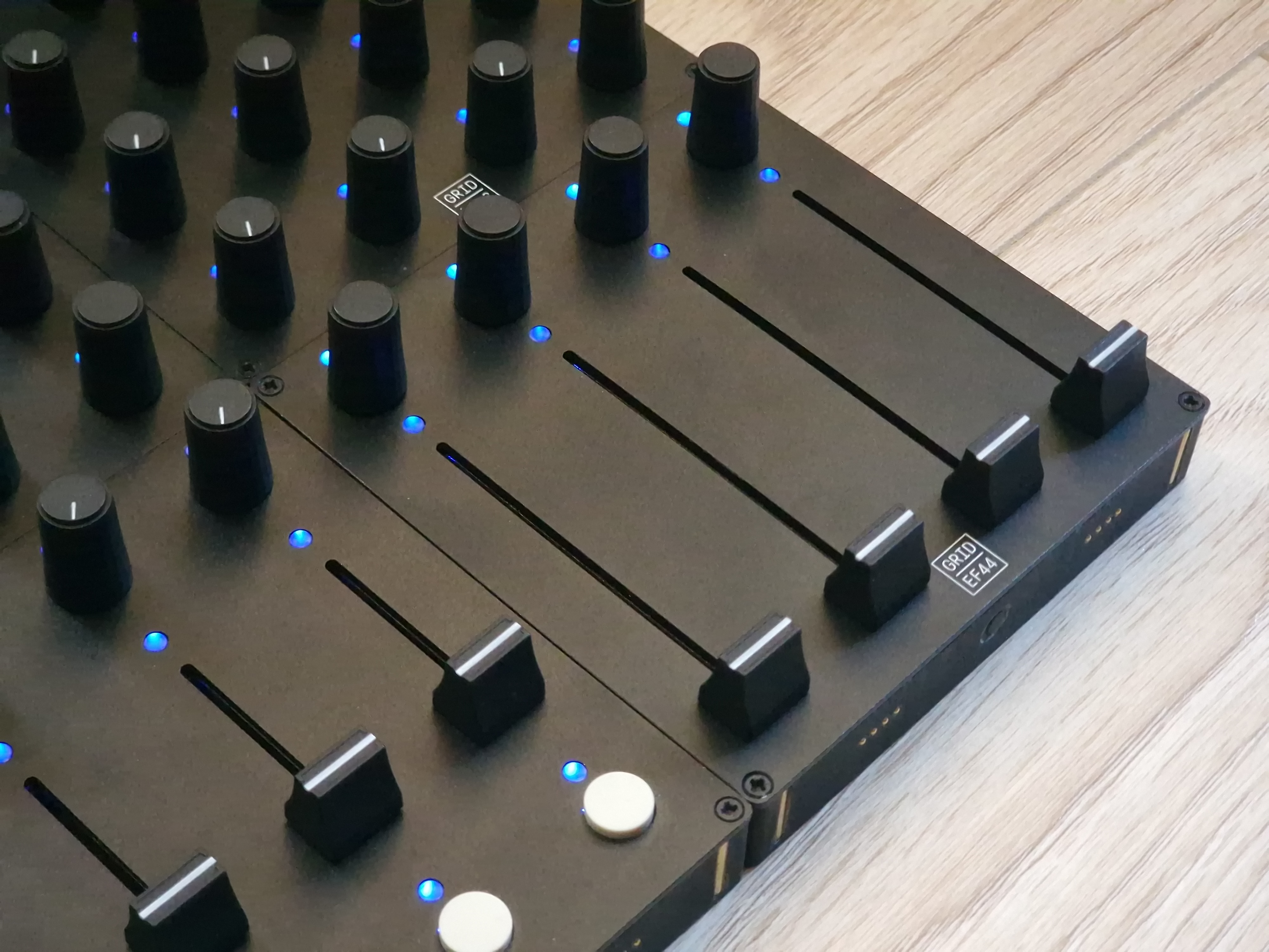 Intech Studio Grid TEK2 (72063)