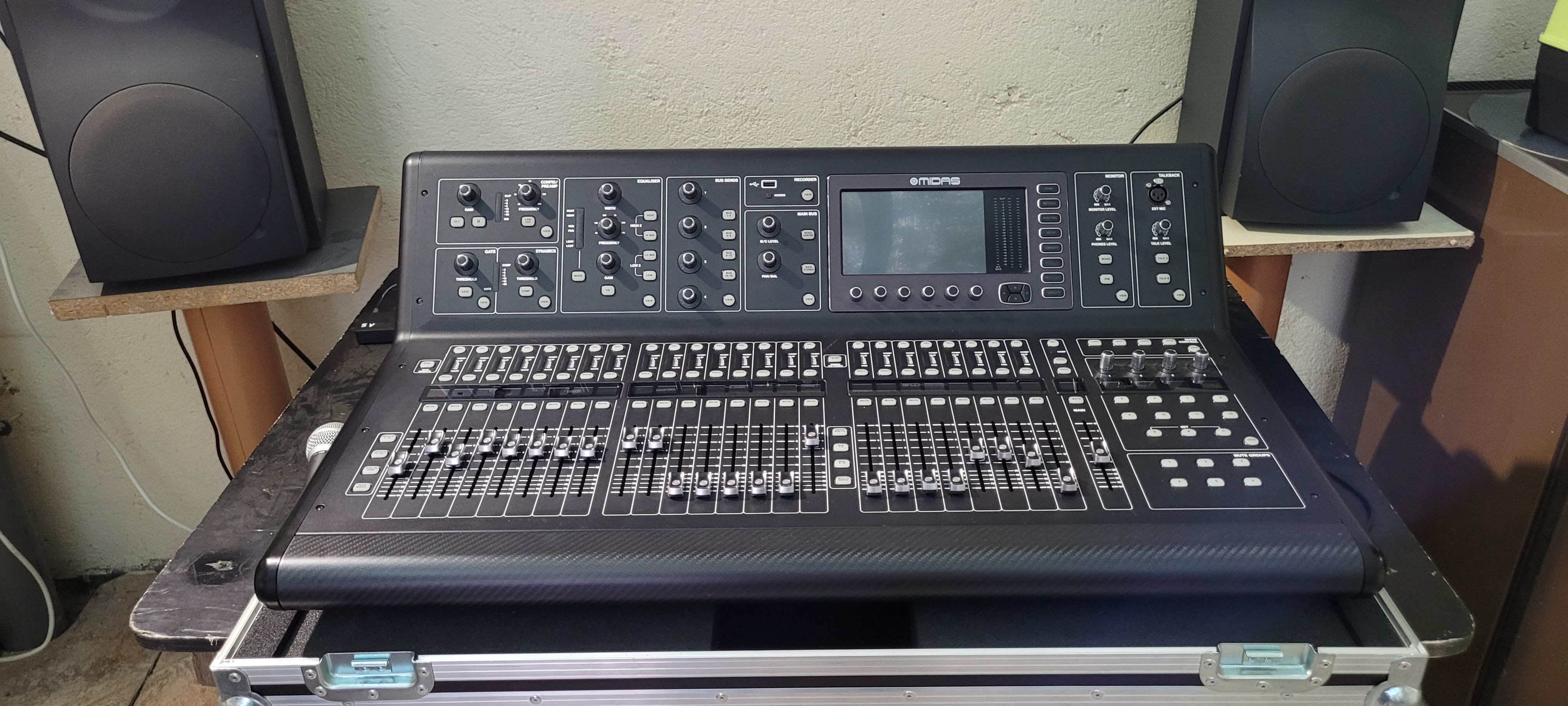 Vends table de Mixage Midas M32 Live 