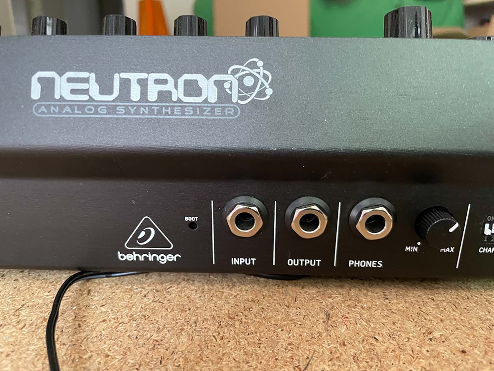 Behringer Neutron (57576)