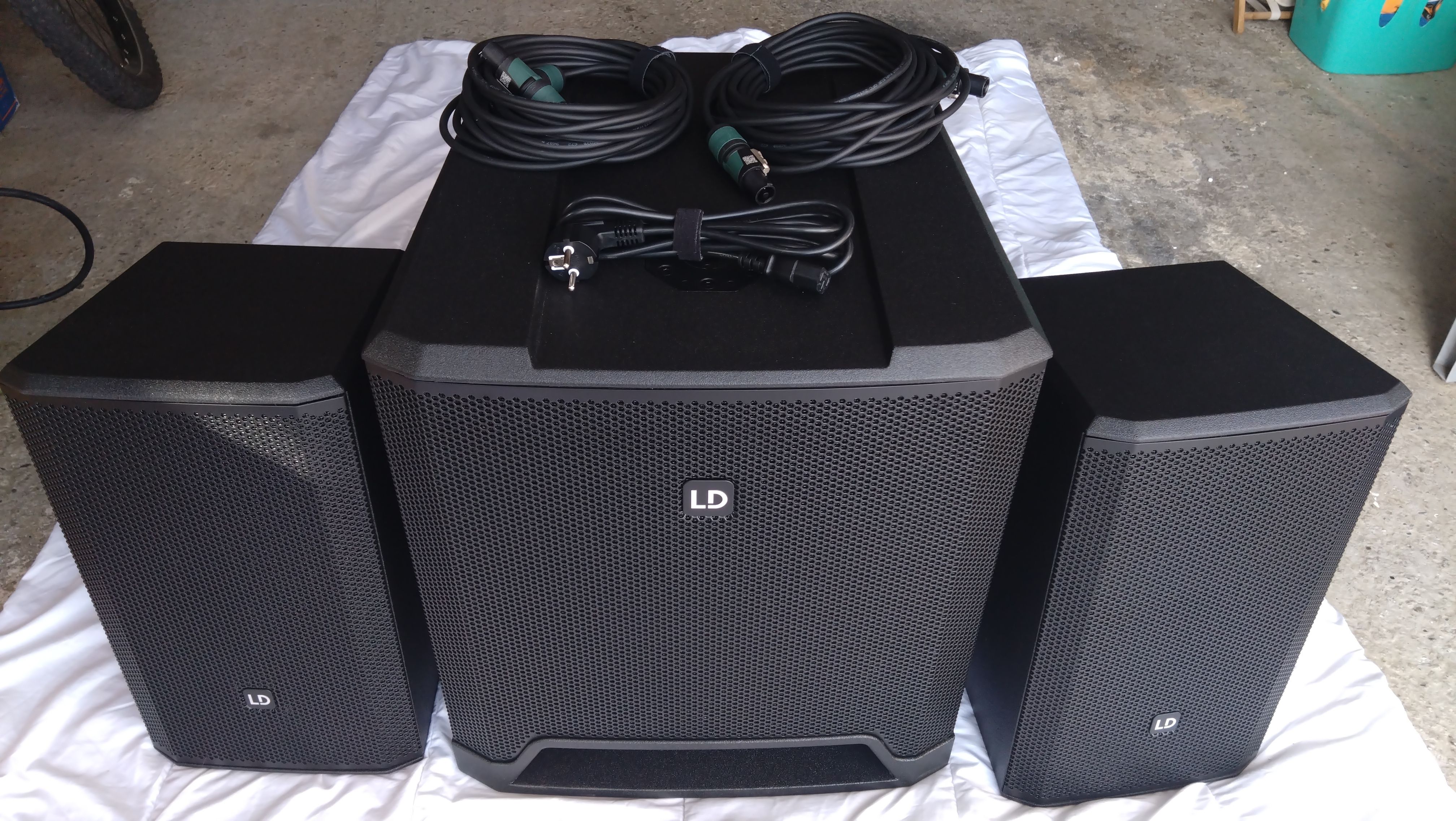 Vends Enceintes LD SYSTEMS DAVE 12 G4 avec cordons Speakon et 3 x housses LD , garantie jusqu'en 06/2029