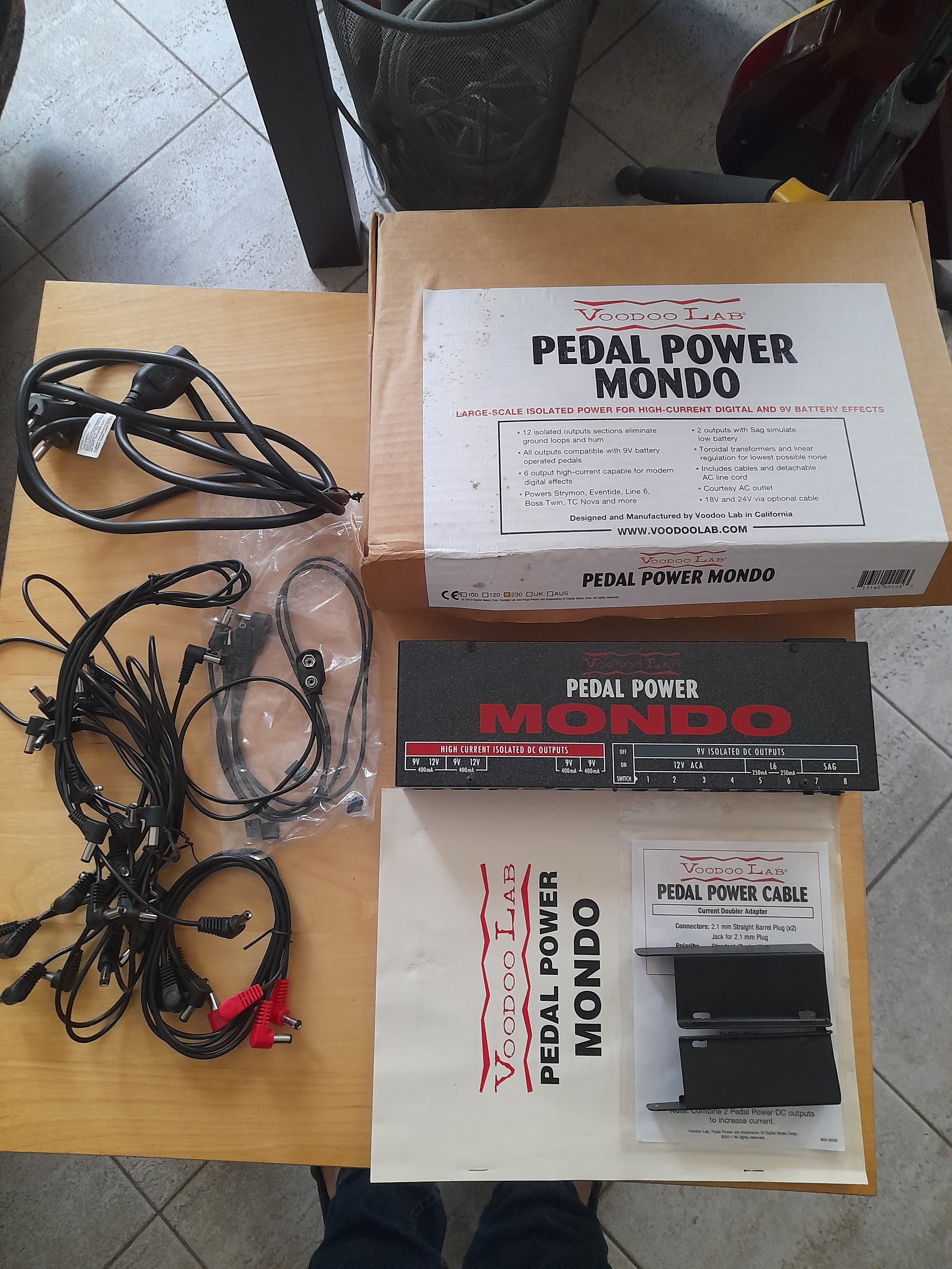 Vends alimentation Pedalboard Voodoo Lab Pedal Power MONDO