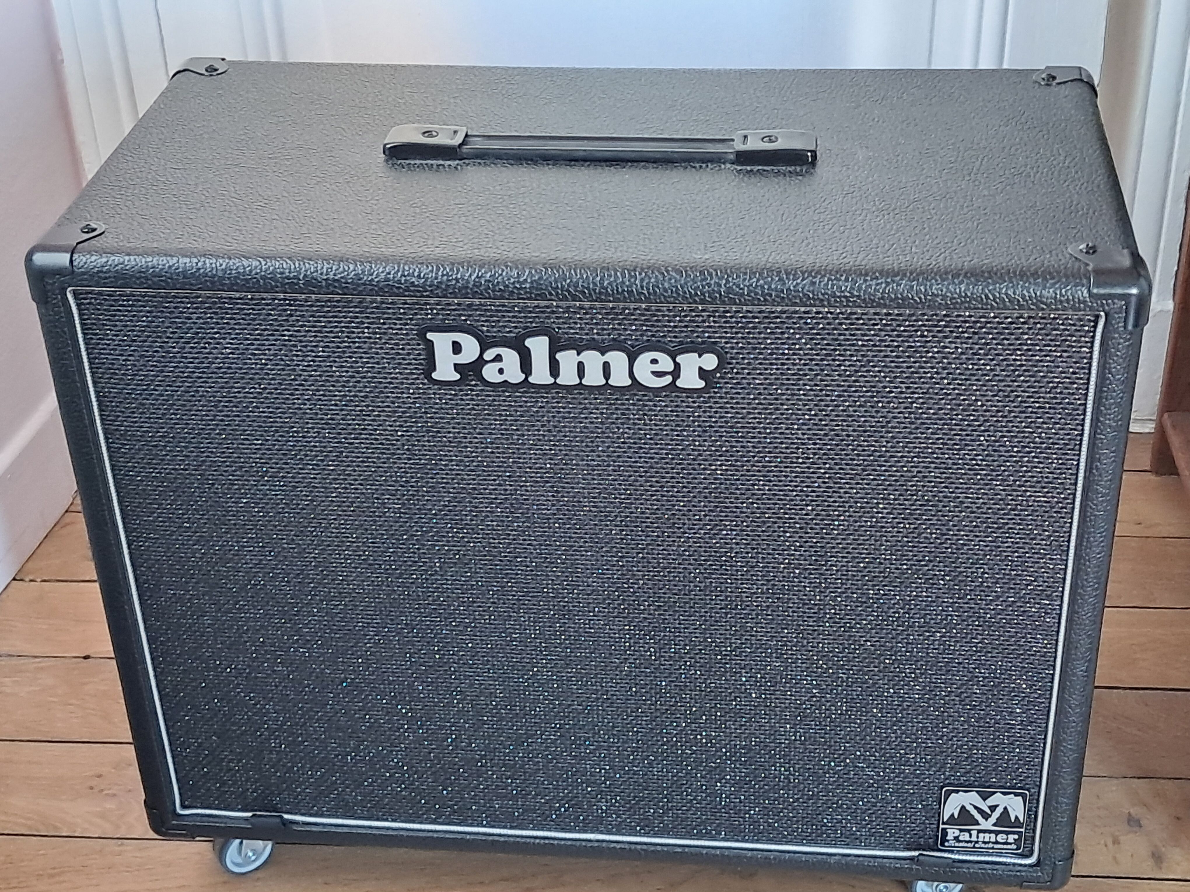 Vends baffle PALMER CAB 112 GBK sur roulettes et avec housse.