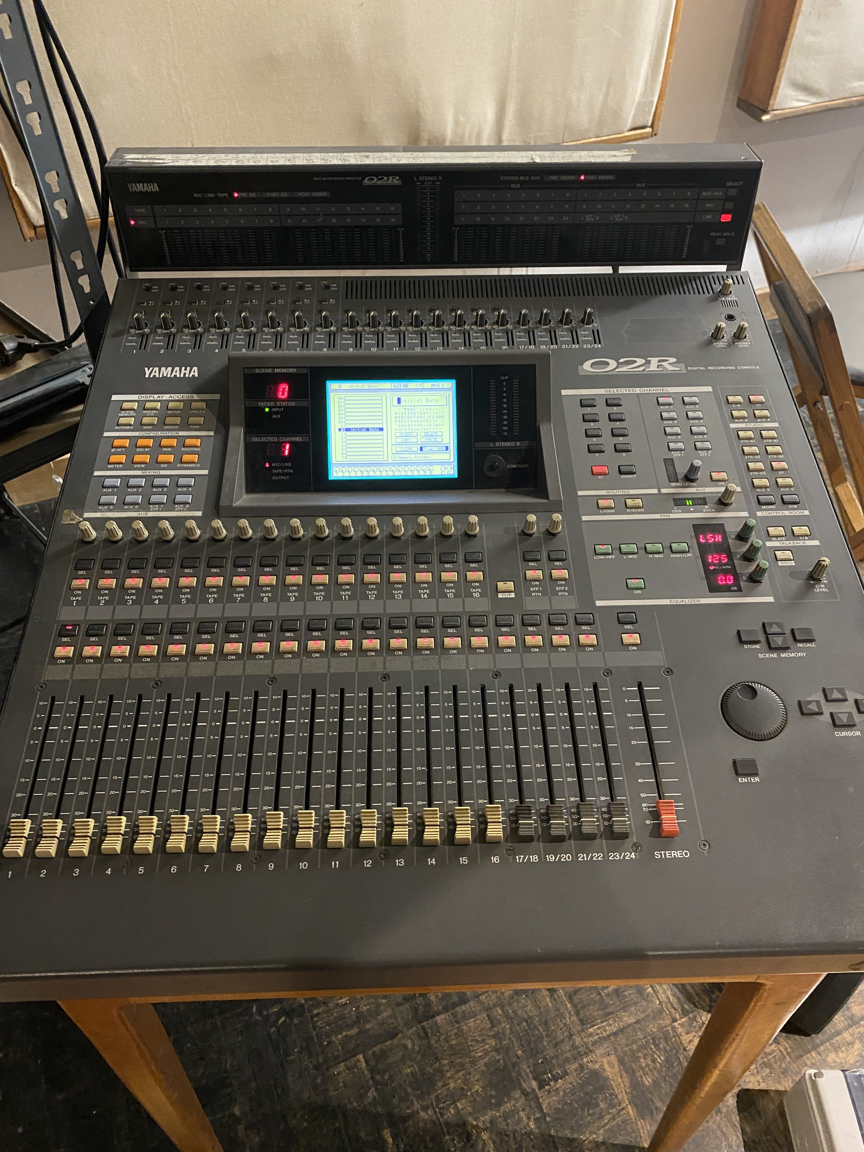 Vends Yamaha 02R avec bargraph et 3 cartes adat CD8AT
