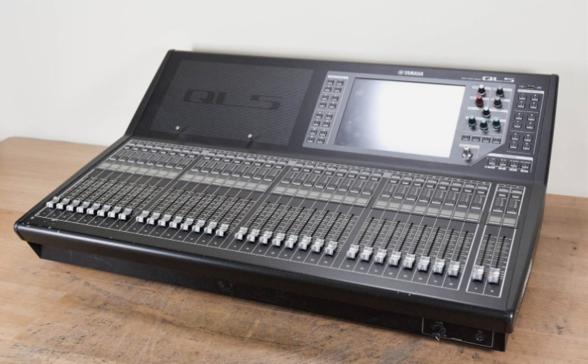 À VENDRE : Console de mixage numérique Yamaha QL5 – 64 canaux.