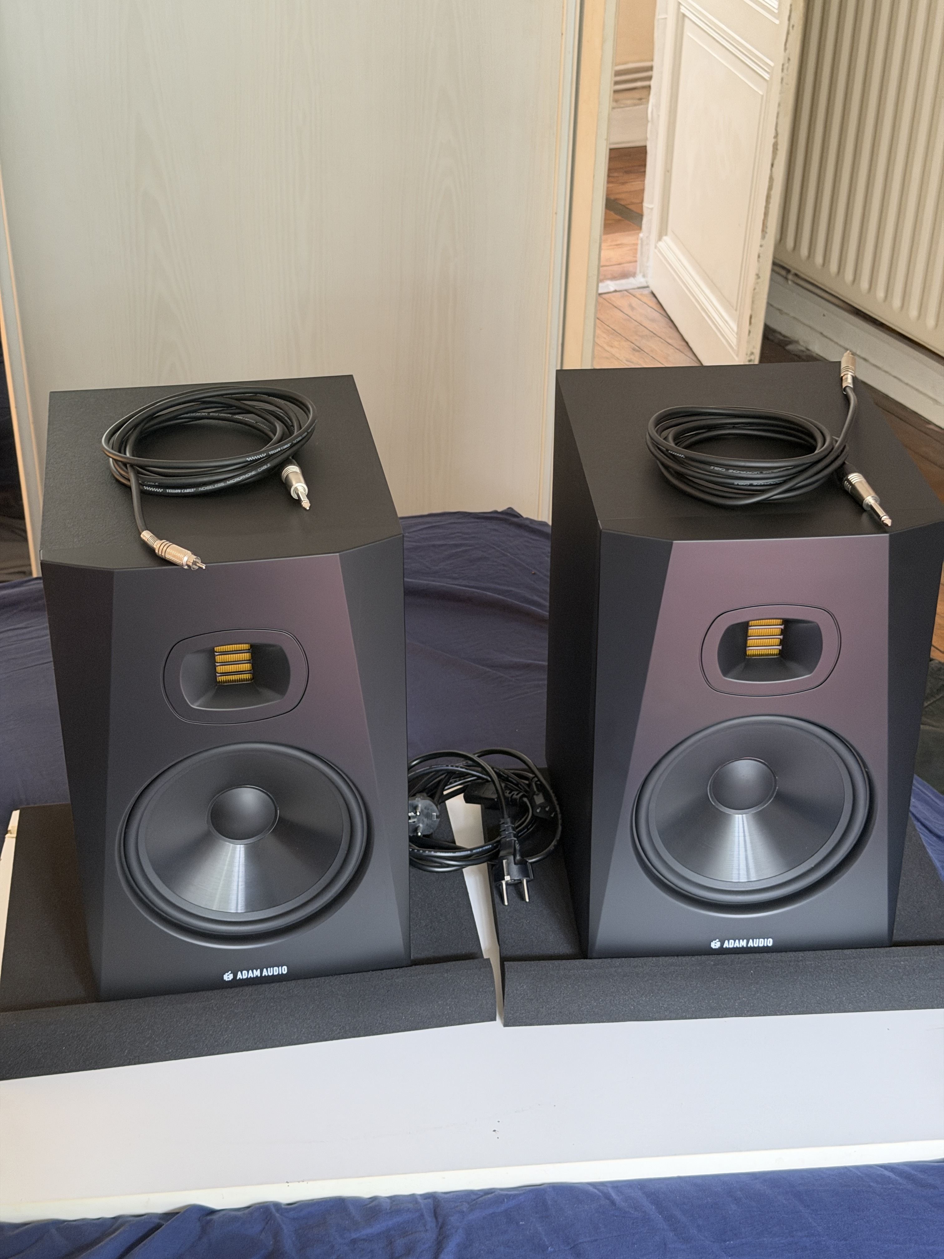 Vends Paire d’enceinte ADAM Audio T8V