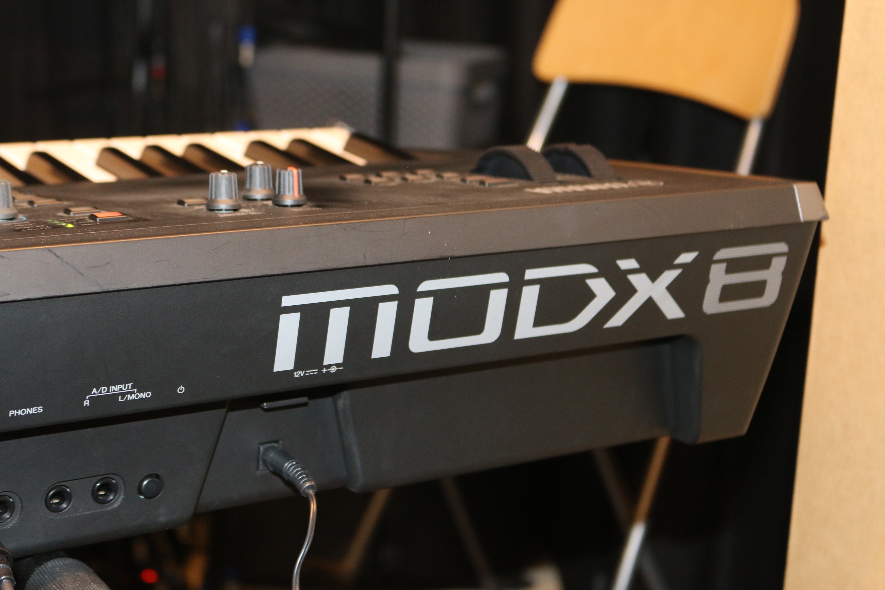 Vends Yamaha MODX 8 avec flight case à roulettes Thomann