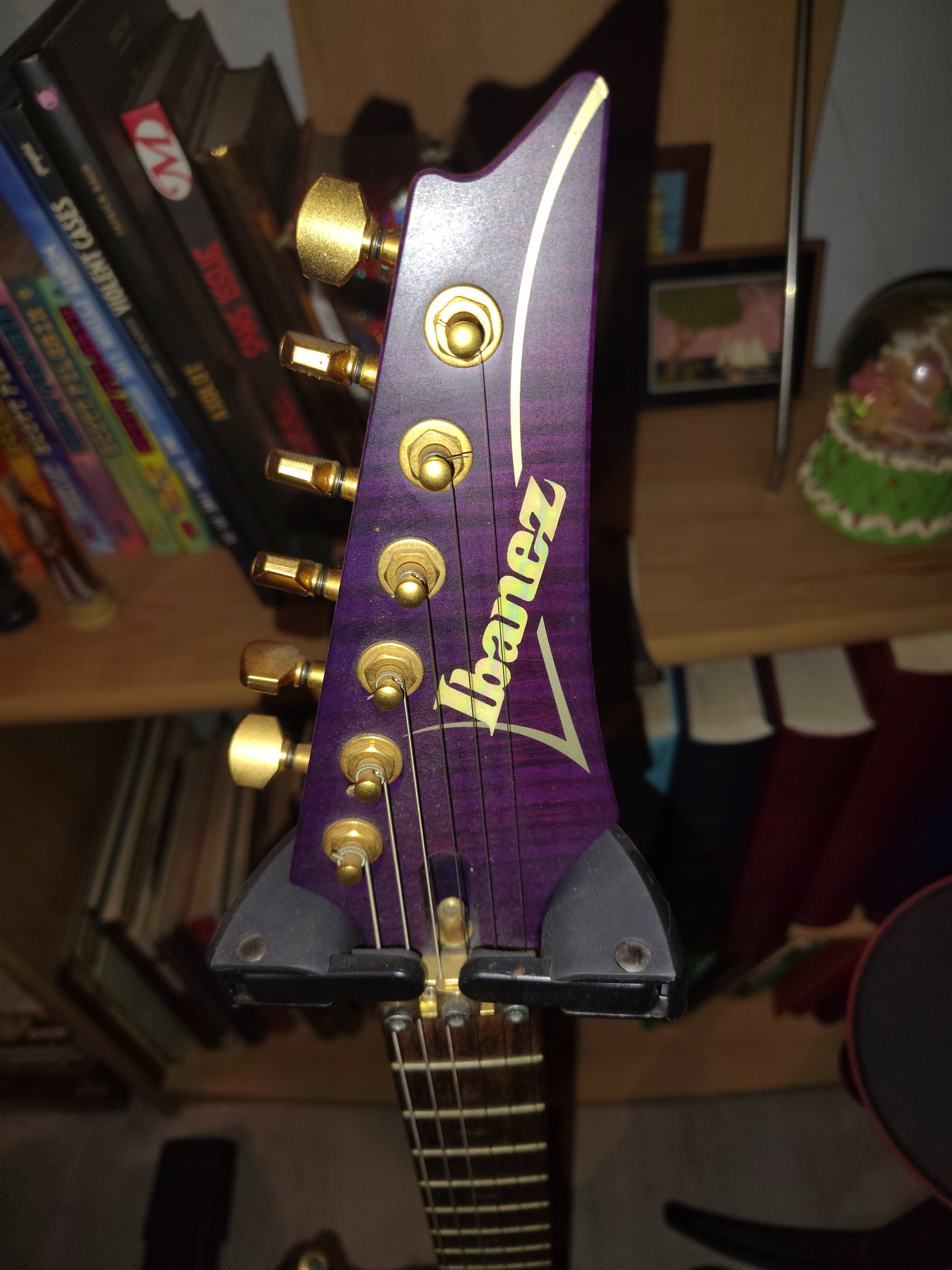 Vends Ibanez EGEN18-TVF Herman Li Signature 