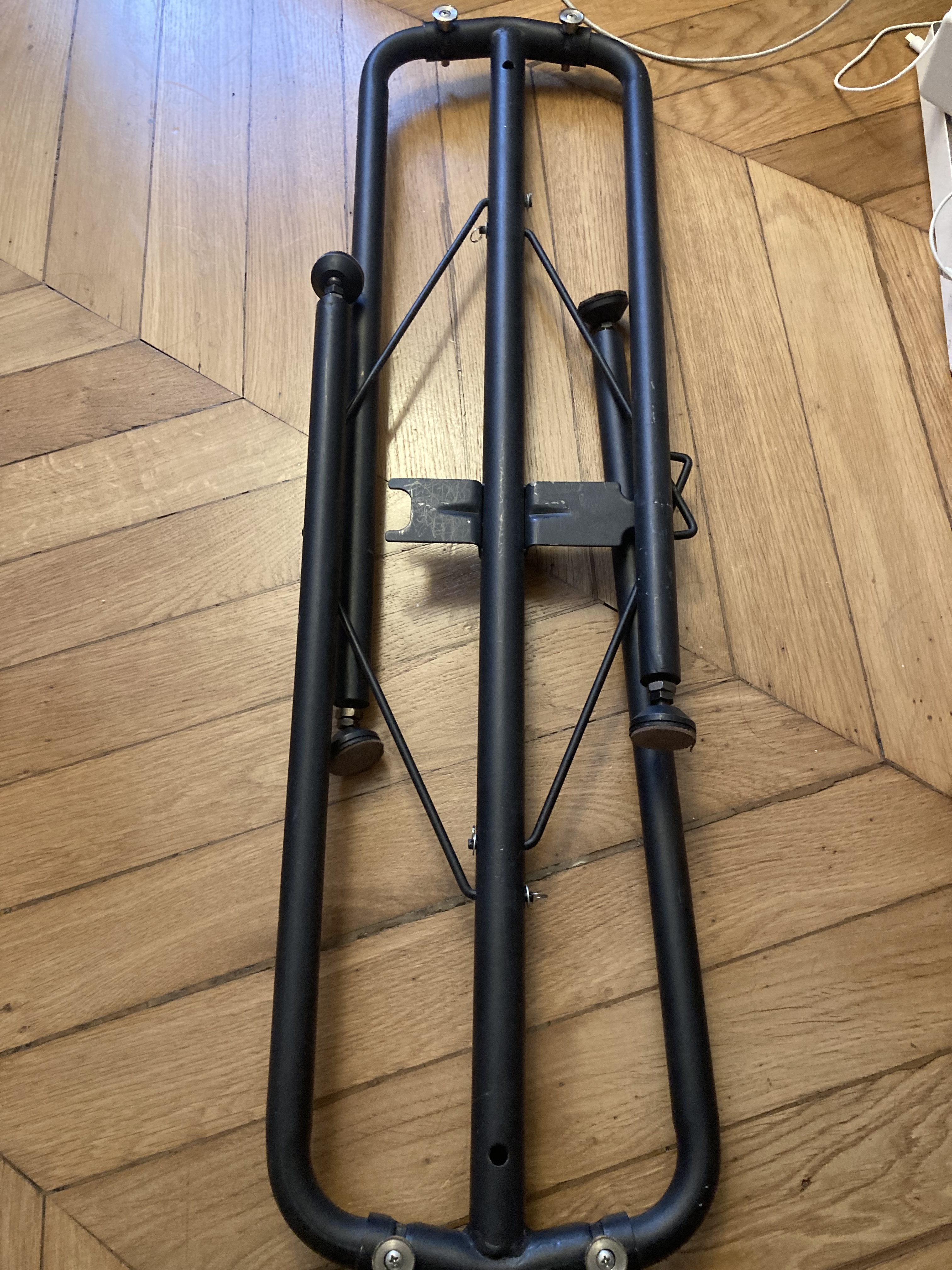 Vends stand/pied droit pour Korg SV