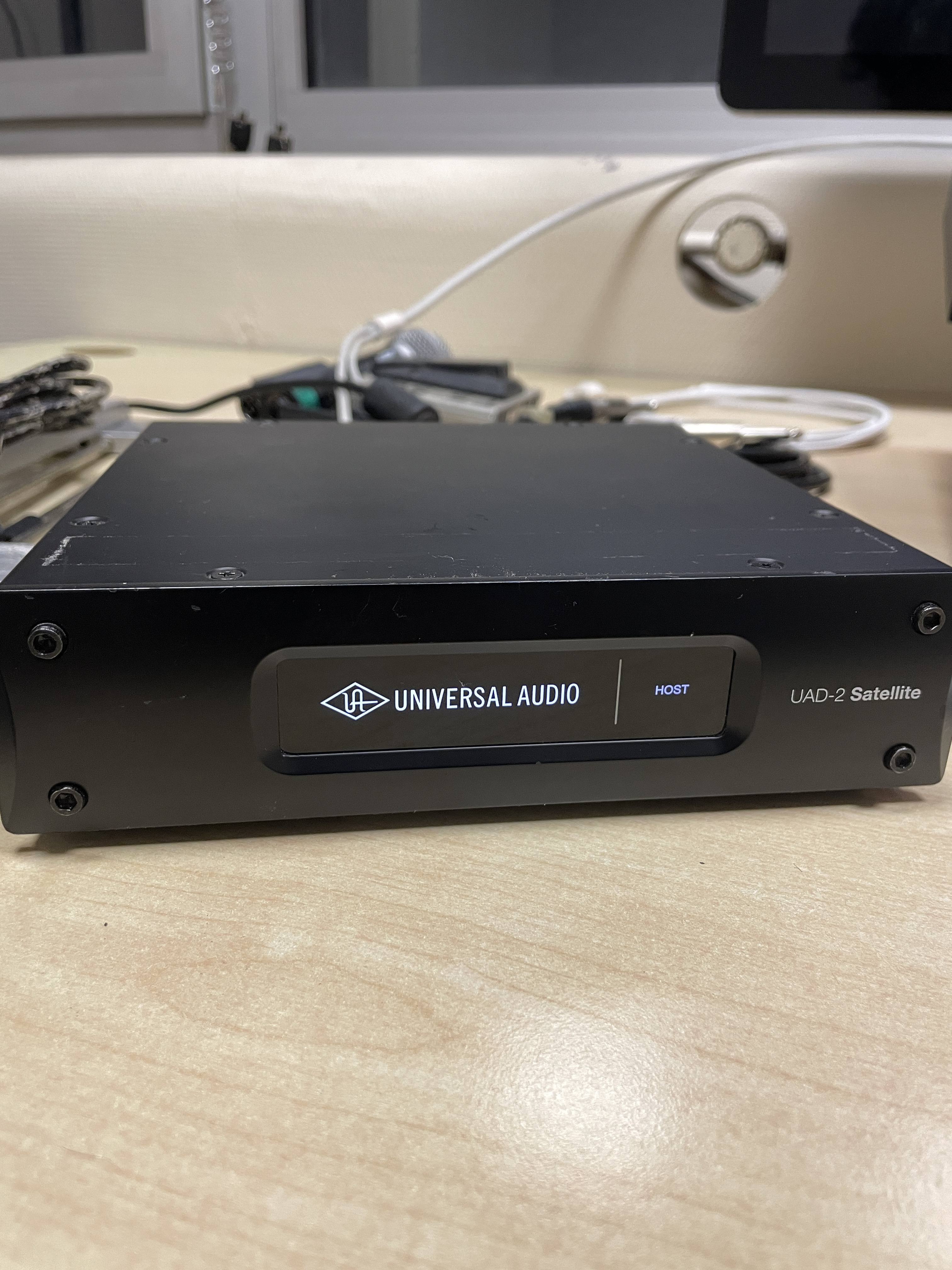 Vends Satellite UAD avec son alimentation et une collection de Plugs In UAD
