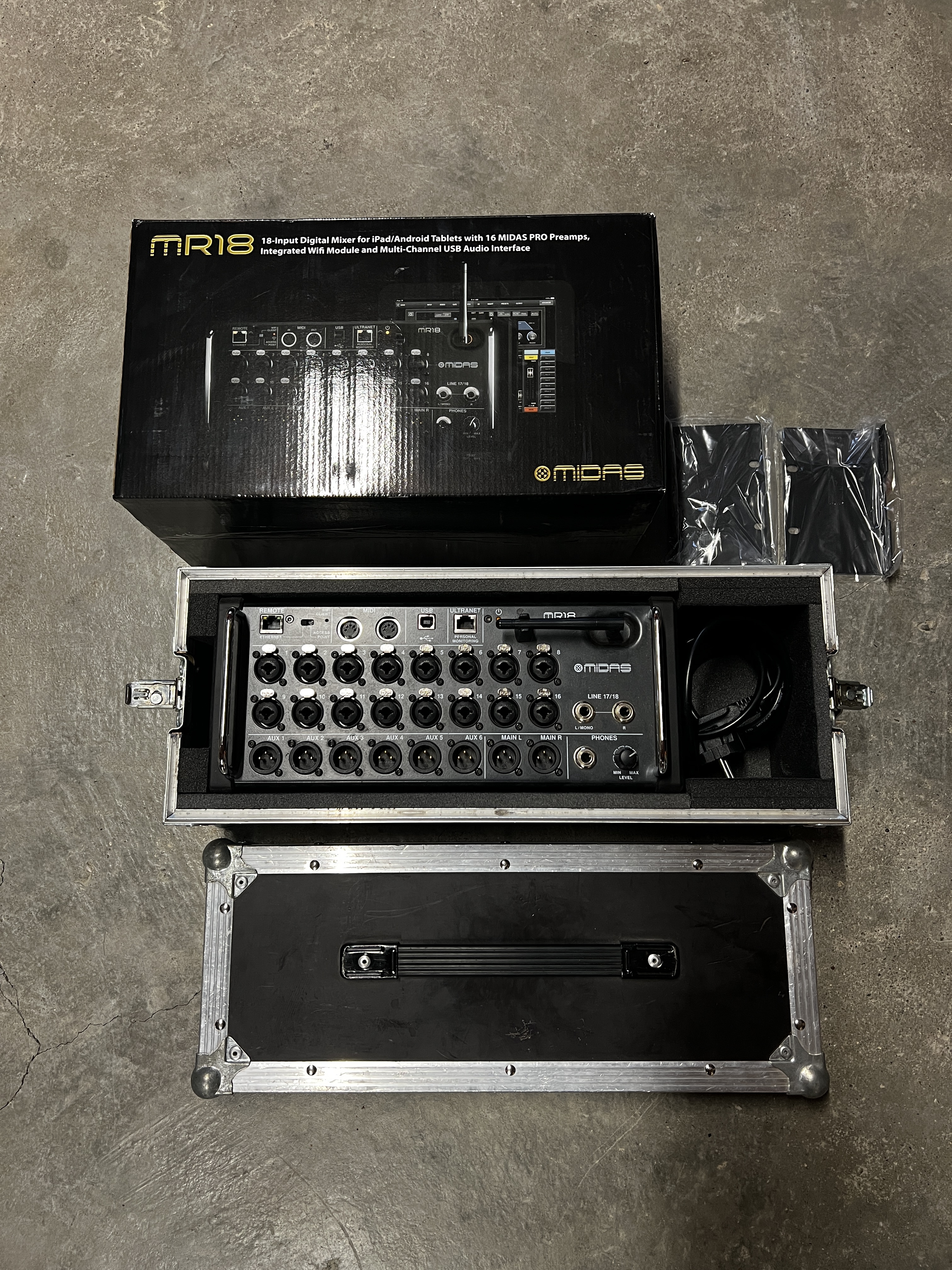 Vends Console MIDAS MR18 + Flycase Thon