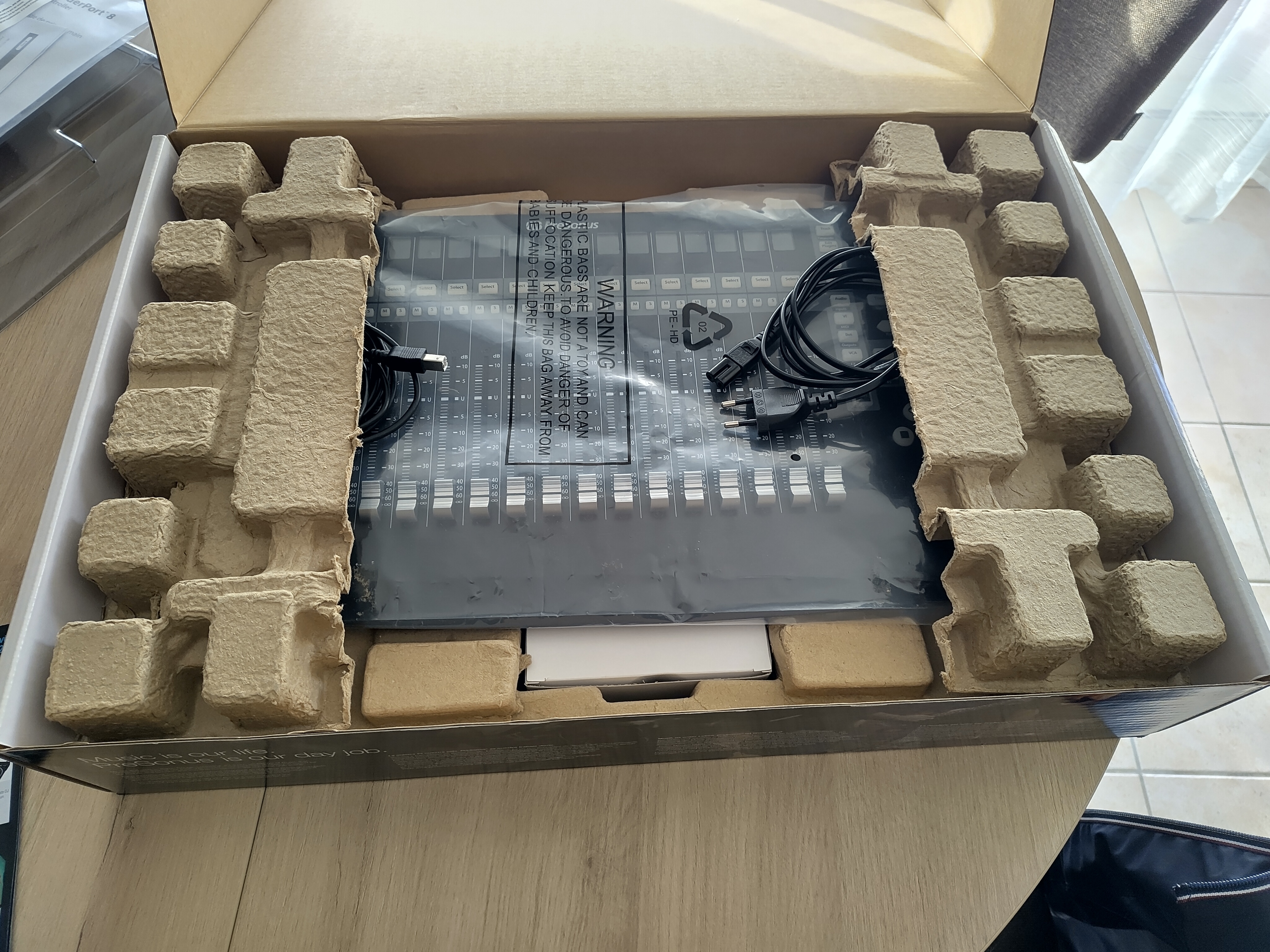 PreSonus Faderport 16 (50185)