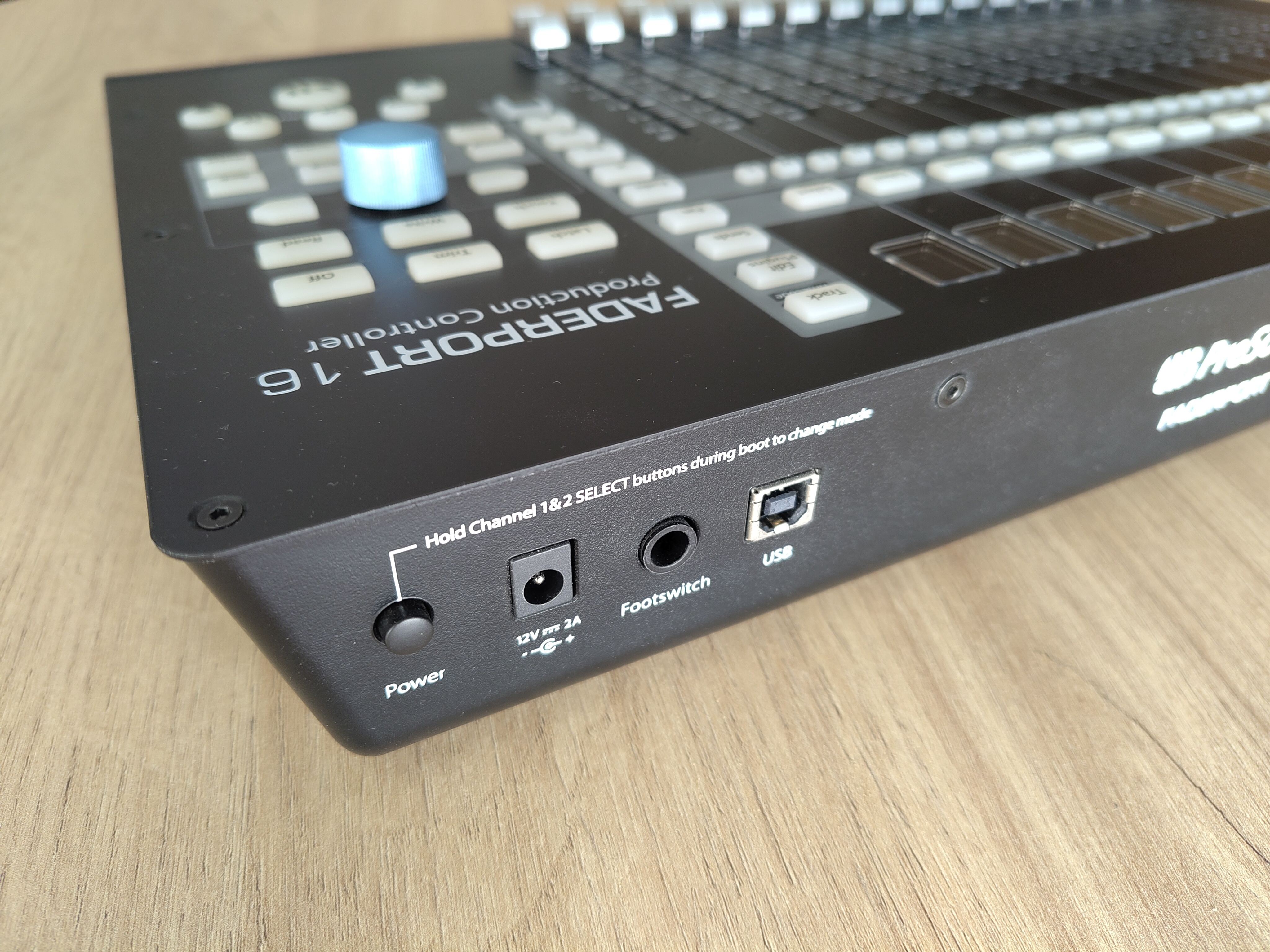 PreSonus Faderport 16 (57793)