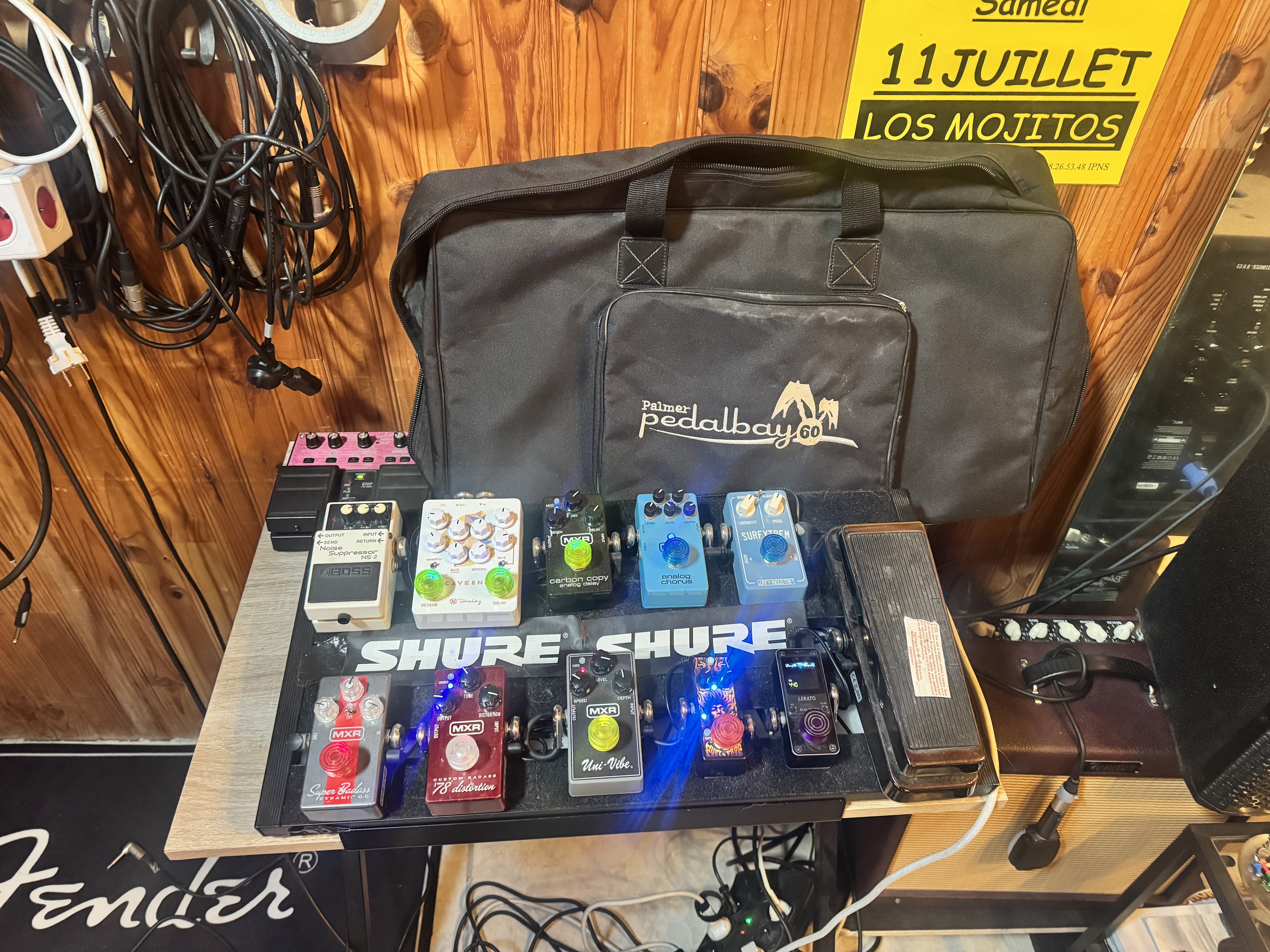 Vend pédalo bord guitare complet 